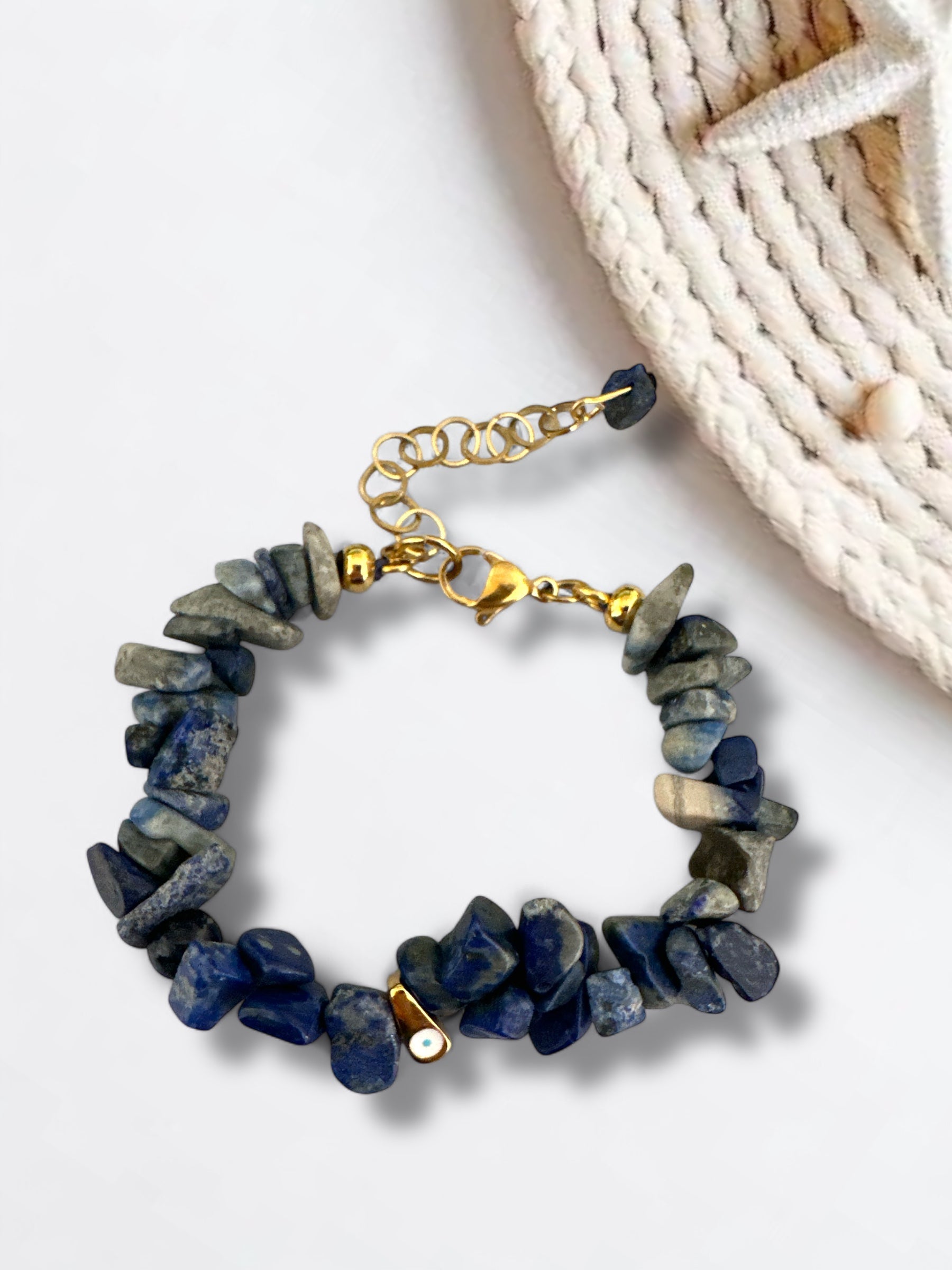 Χειροποίητο βραχιόλι με chips ημιπολύτιμων λίθων & επίχρυσο ματάκι – So Cute by Dimi