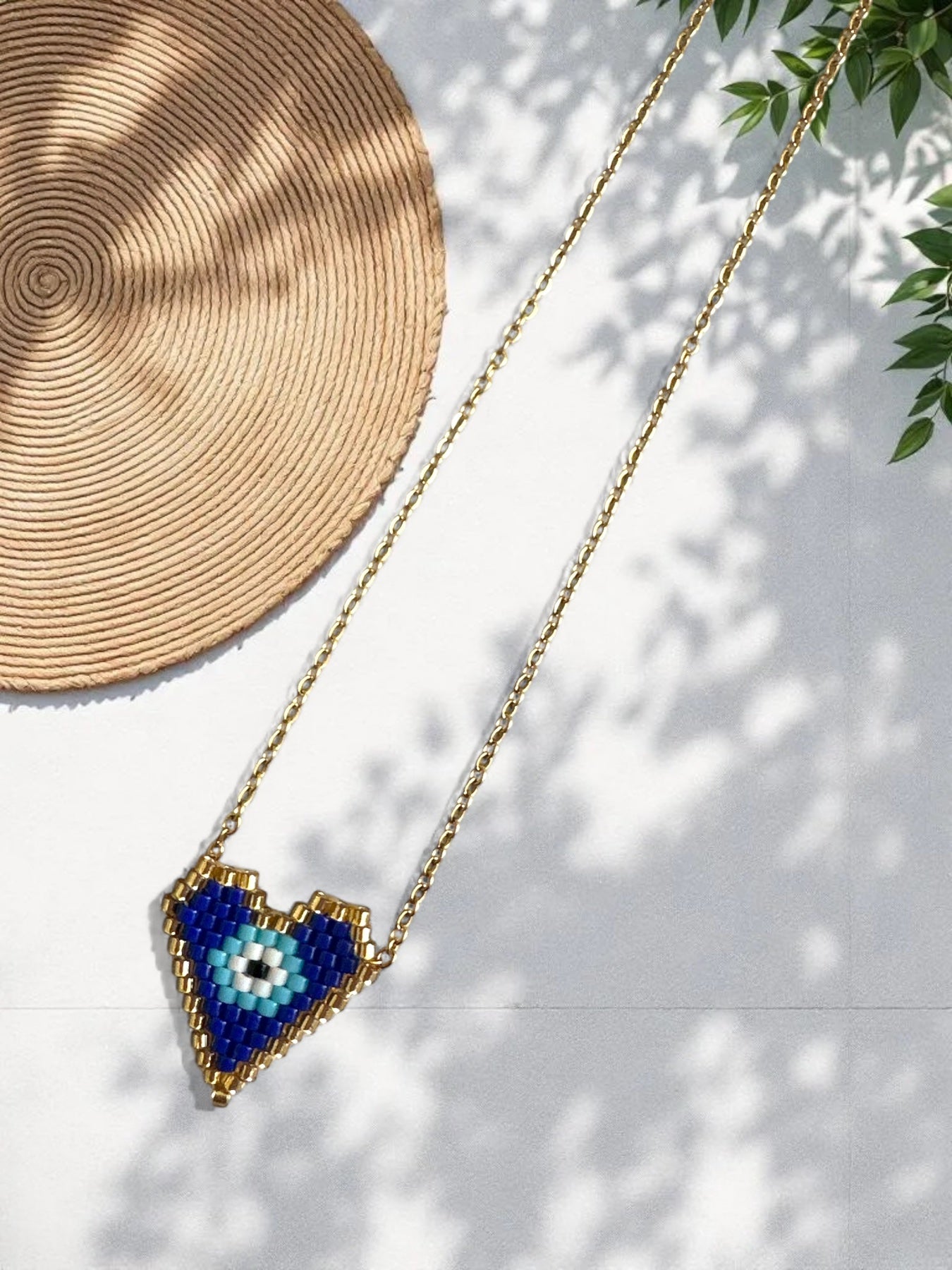 ⚡🚚 Pixel Heart-Eye V Necklace – Black / Scarlet / Midnight