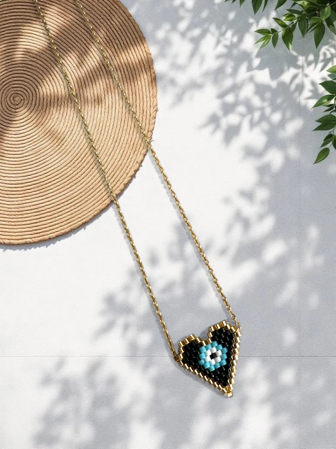 ⚡🚚 Pixel Heart-Eye V Necklace – Black / Scarlet / Midnight