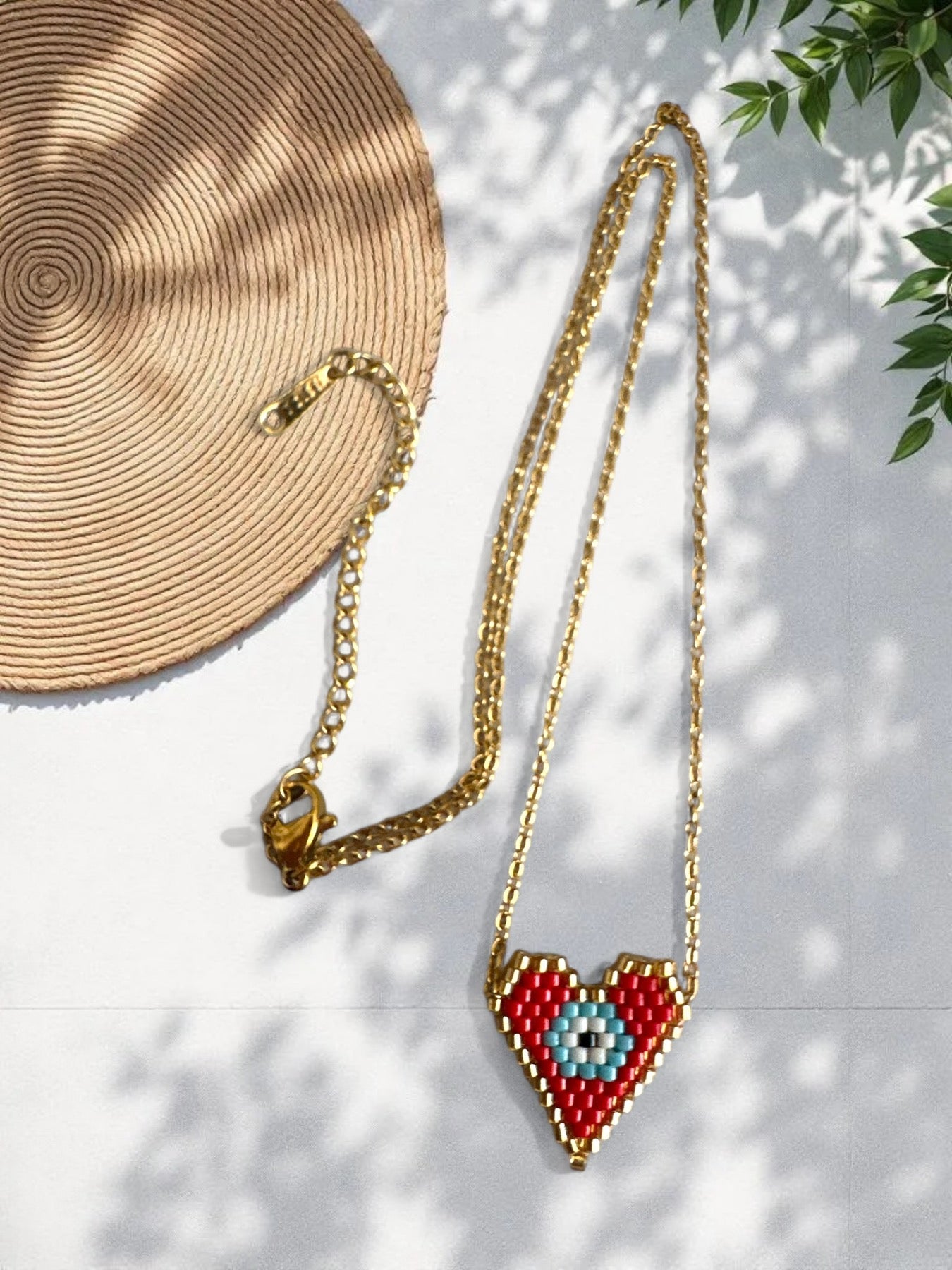 ⚡🚚 Pixel Heart-Eye V Necklace – Black / Scarlet / Midnight