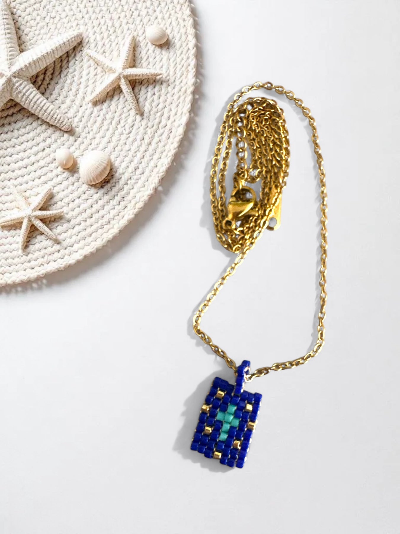 ⚡🚚 Beaded Mini-Bar Rectangle Necklace – Noir / Cobalt