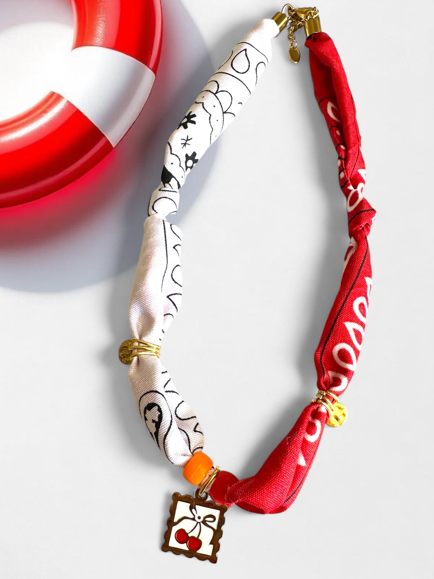 Dolce Vita Fruit Charms – Κολιέ με bandana & φρουτένιο charm