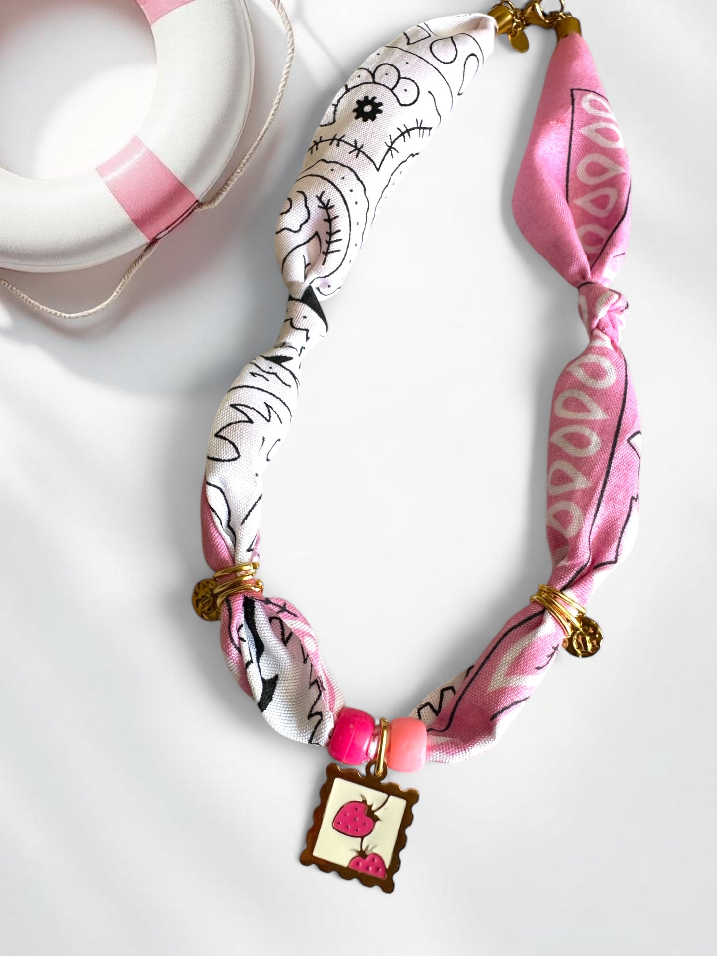 Dolce Vita Fruit Charms – Κολιέ με bandana & φρουτένιο charm