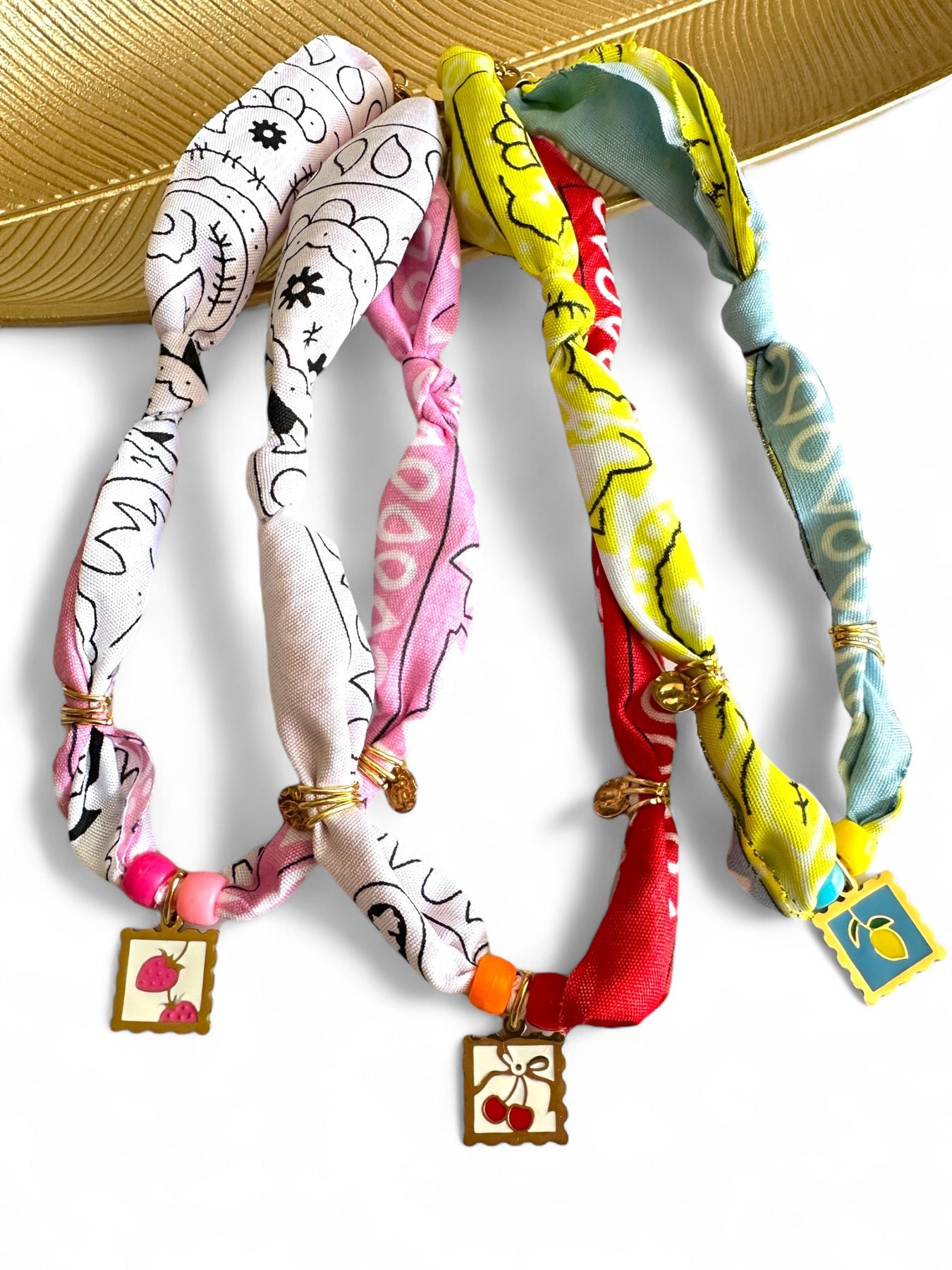 Dolce Vita Fruit Charms – Κολιέ με bandana & φρουτένιο charm