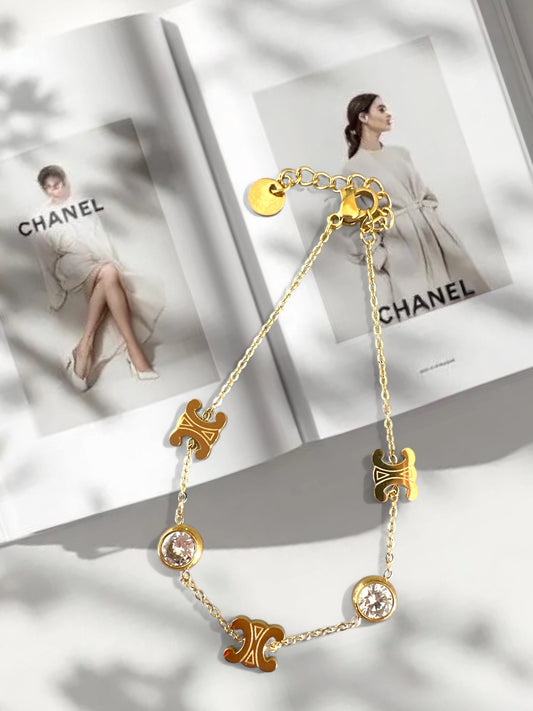 Ατσάλινο χρυσό βραχιόλι με λογότυπο “διπλό C” και δύο λευκά ζιργκόν σε λεπτή αλυσίδα