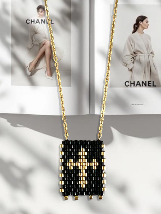 Ατσάλινα κολιέ με μαύρο μοτίφ από χάντρες Miyuki και σχέδιο σταυρού, σε χρυσό και ασημί