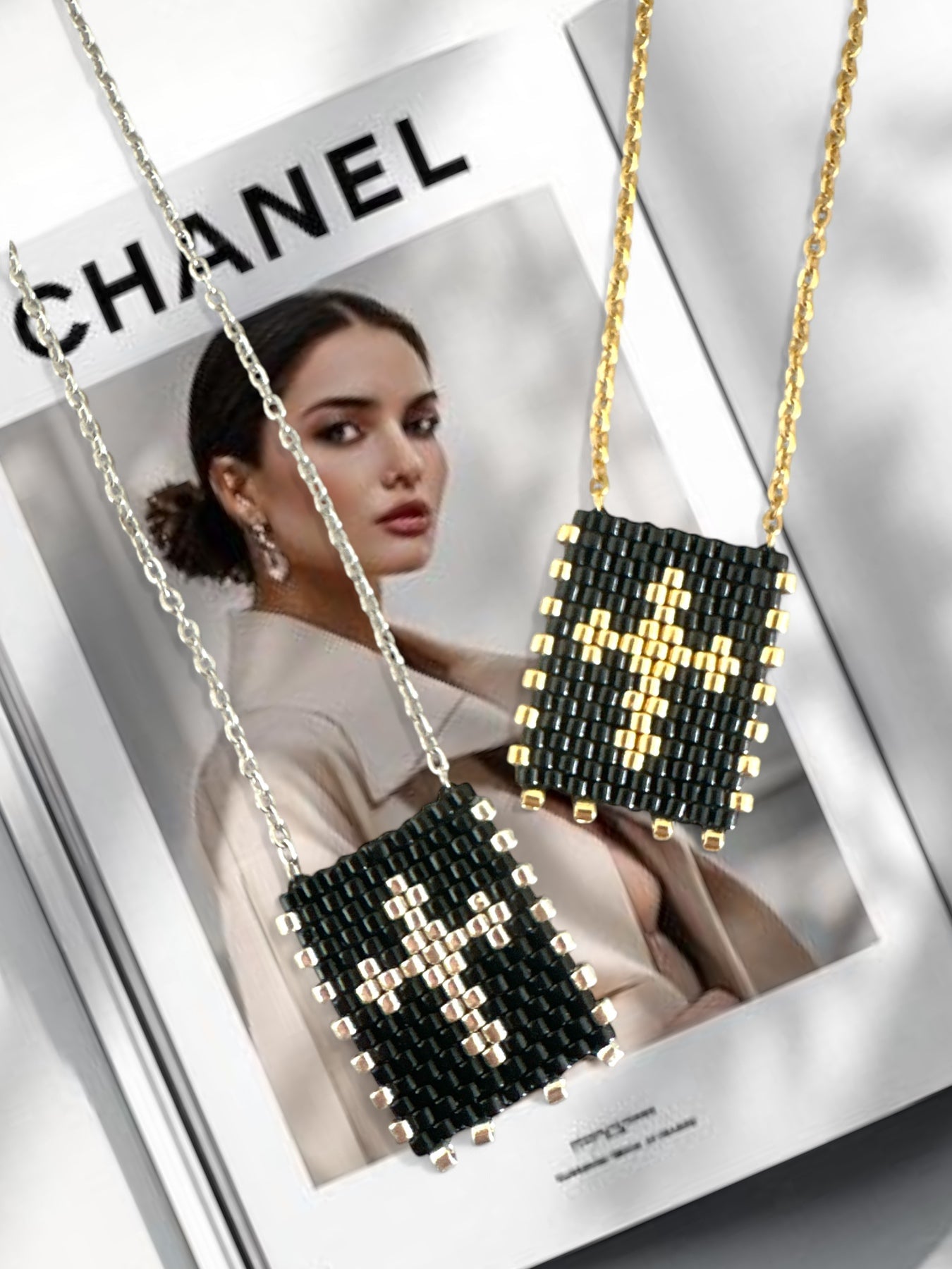 Ατσάλινα κολιέ με μαύρο μοτίφ από χάντρες Miyuki και σχέδιο σταυρού, σε χρυσό και ασημί