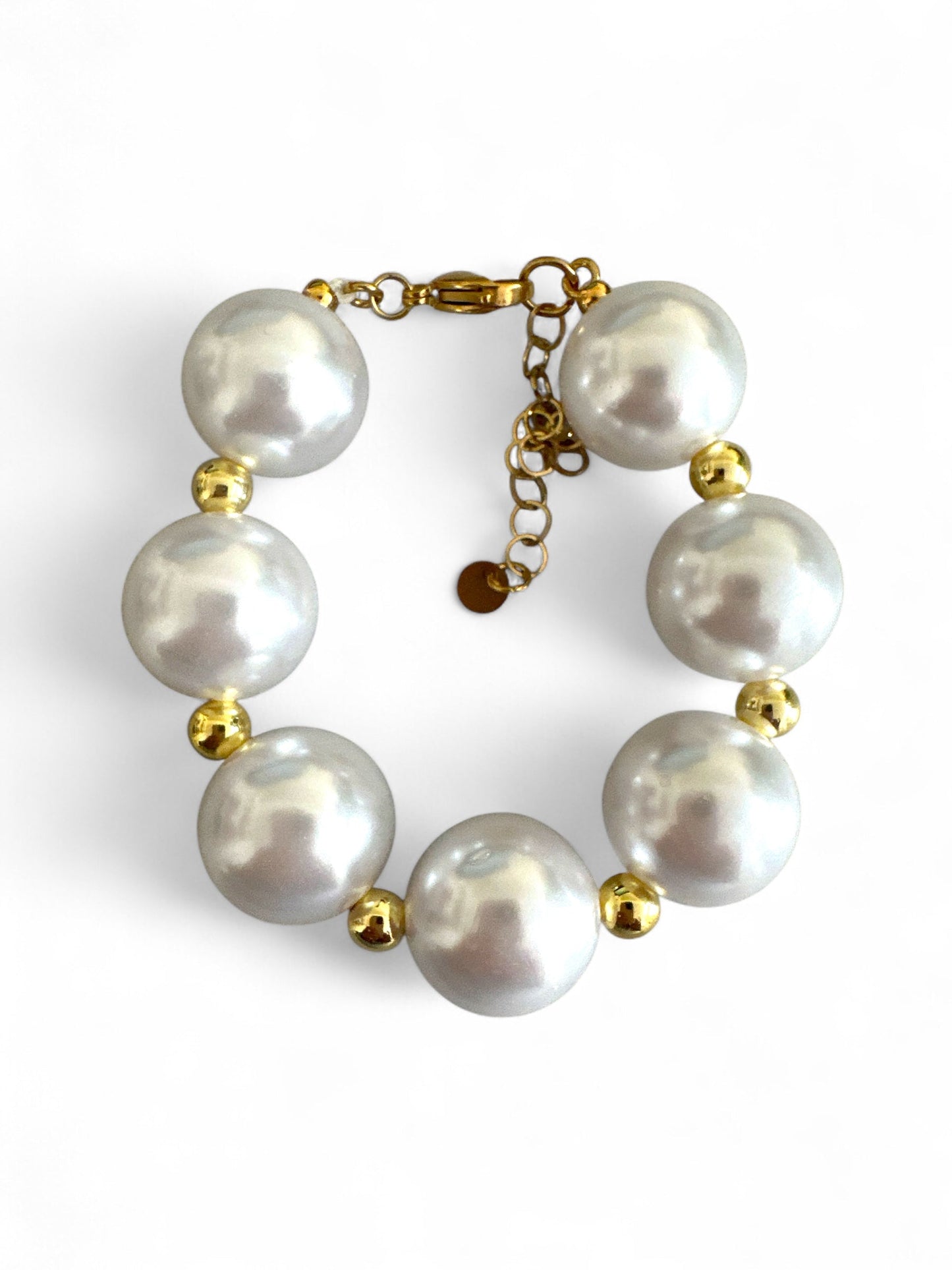 Χειροποίητο βραχιόλι με υπερμεγέθεις πέρλες και χρυσά μεταλλικά στοιχεία – So Cute by Dimi