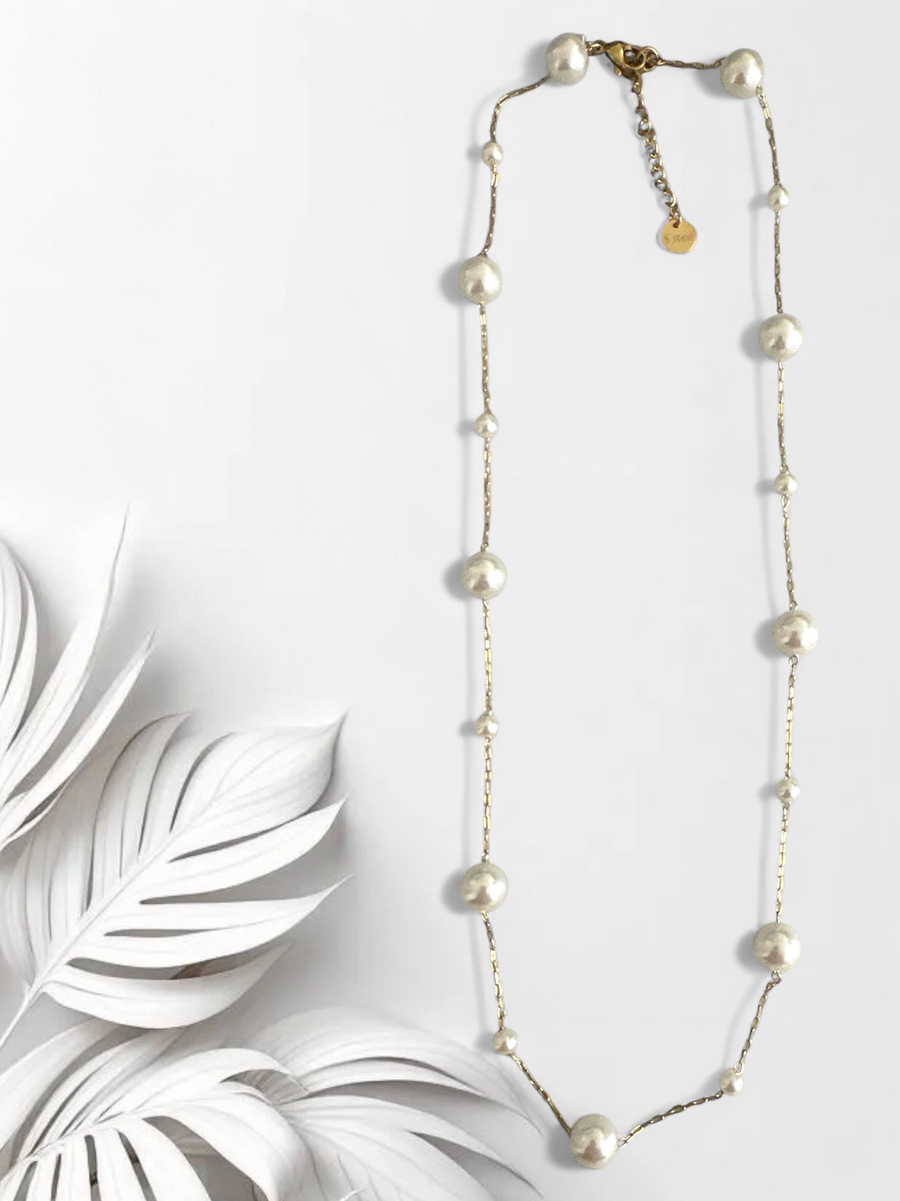 Ατσάλινο κολιέ με ανάγλυφες πέρλες και χρυσή λεπτή αλυσίδα – So Cute by Dimi