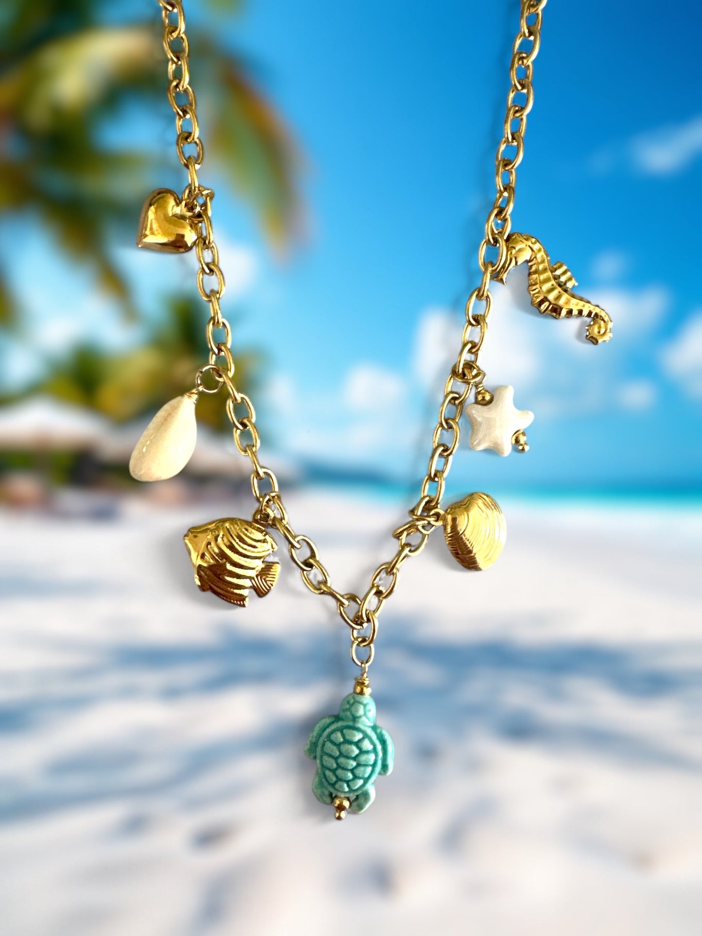 Κολιέ “Ocean Charms” – Ατσάλινο με Θαλασσινά Κρεμαστά & Χελώνα