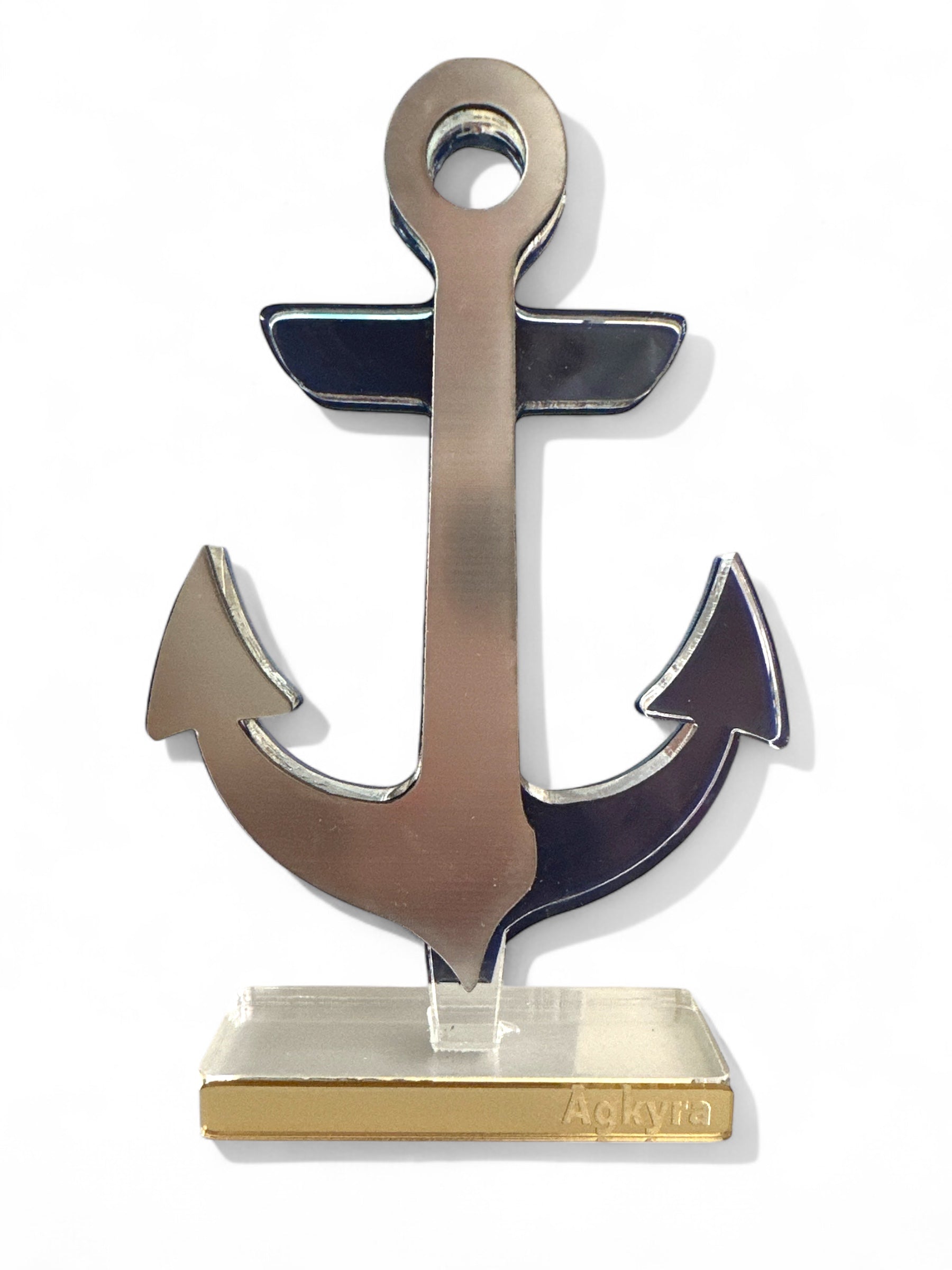 Γούρι plexiglass σε σχήμα άγκυρας από brushed ασημί καθρέφτη με διάφανη και χρυσή βάση – design αντικείμενο για εταιρική χρήση