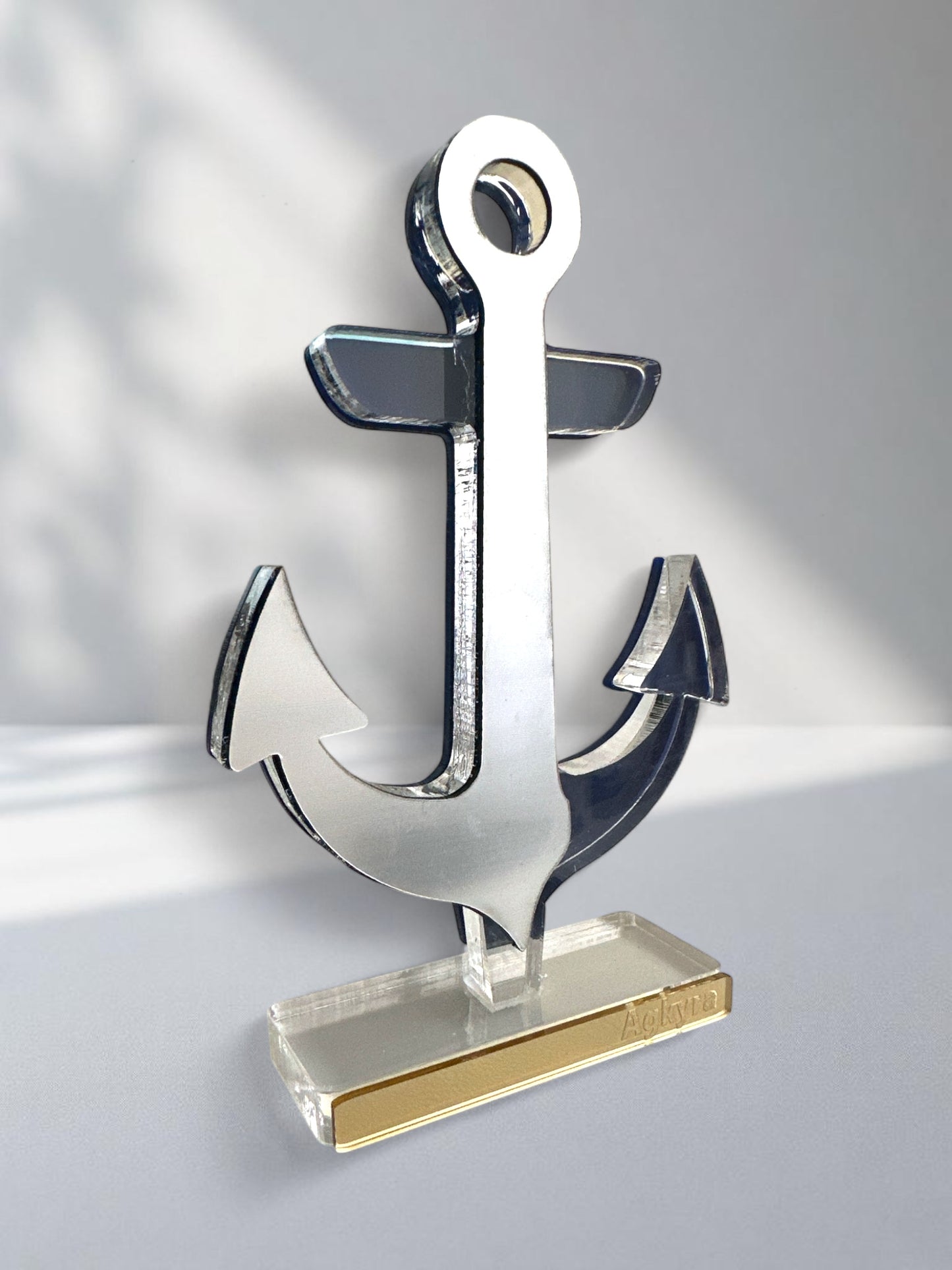 Γούρι plexiglass σε σχήμα άγκυρας από brushed ασημί καθρέφτη με διάφανη και χρυσή βάση –χονδρική So Cute by Dimi