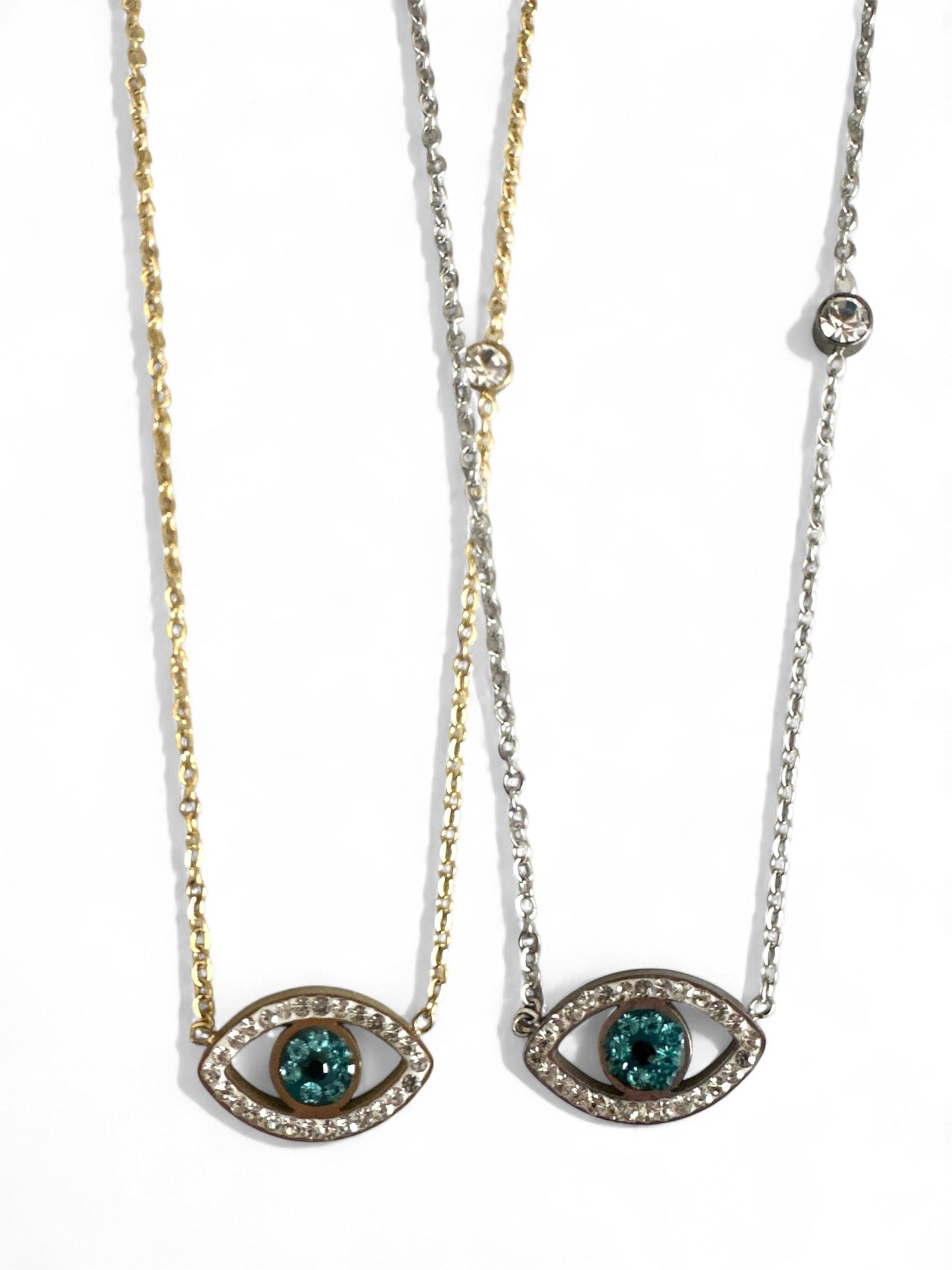 Ατσάλινα κολιέ με σχέδιο ματιού σε χρυσό και ασημί, διακοσμημένα με πράσινο κρύσταλλο και στρας