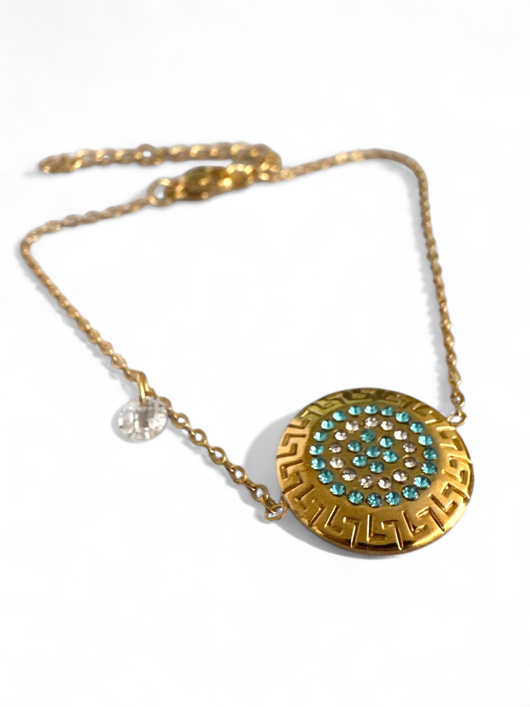 Ατσάλινα βραχιόλια με μοτίβο μαίανδρου και στρας σε χρυσό και ασημί χρώμα