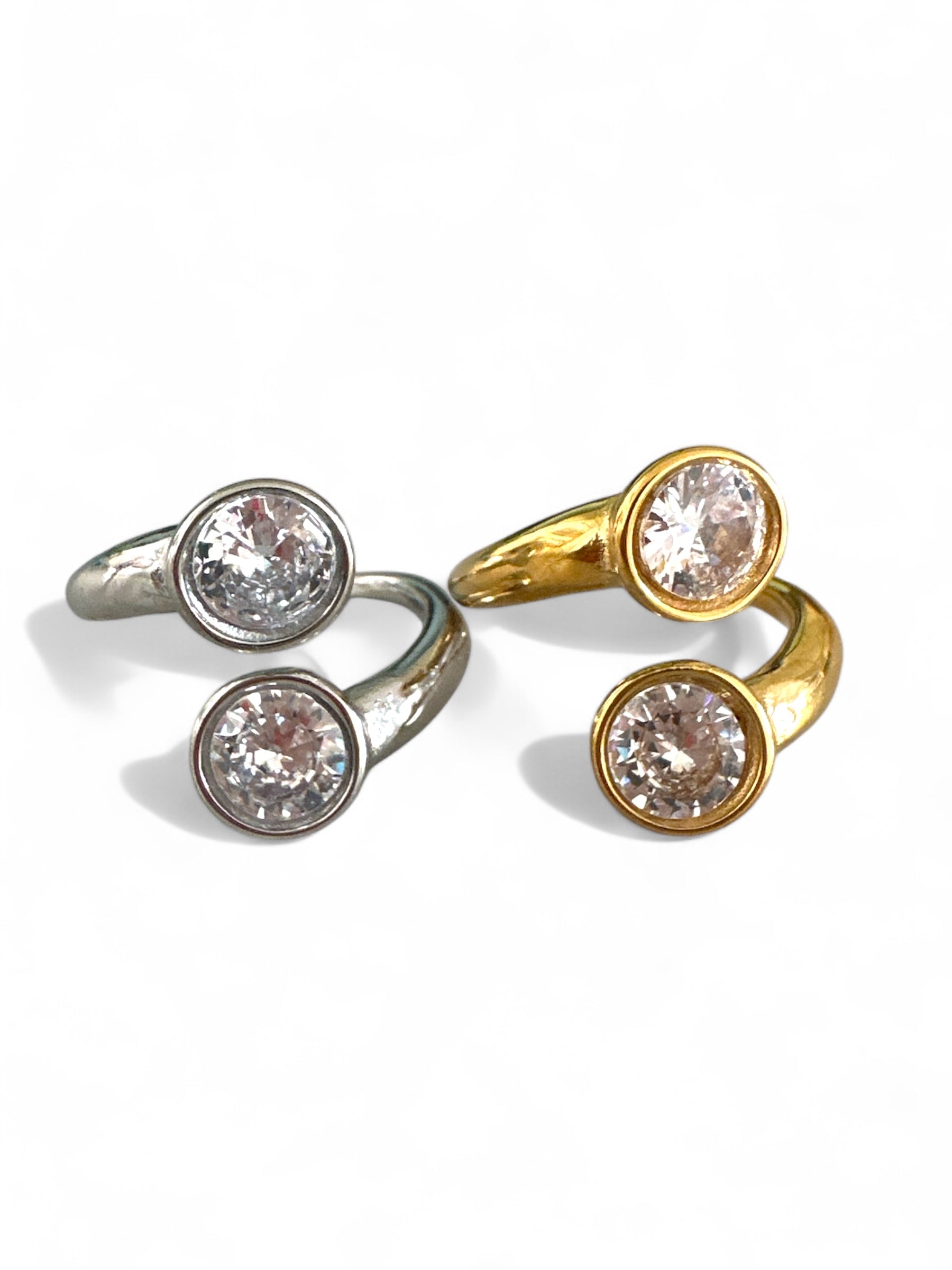 Ανοιχτά ατσάλινα δαχτυλίδια με διπλό ζιργκόν σε χρυσή και ασημί εκδοχή, one size με elegant λάμψη.