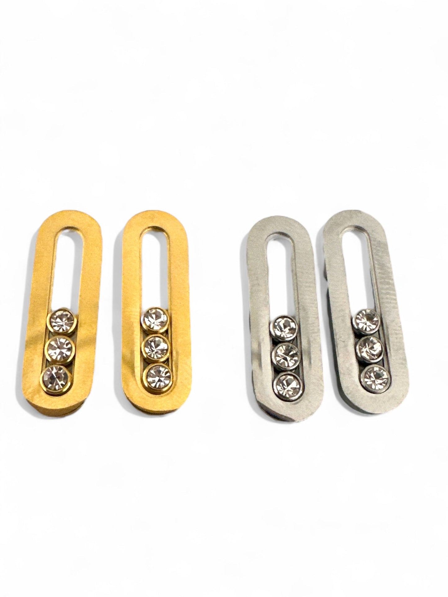 Ατσάλινα σκουλαρίκια με τρεις πέτρες ζιργκόν σε ματ χρυσό ή ασημί – So Cute by Dimi χονδρική