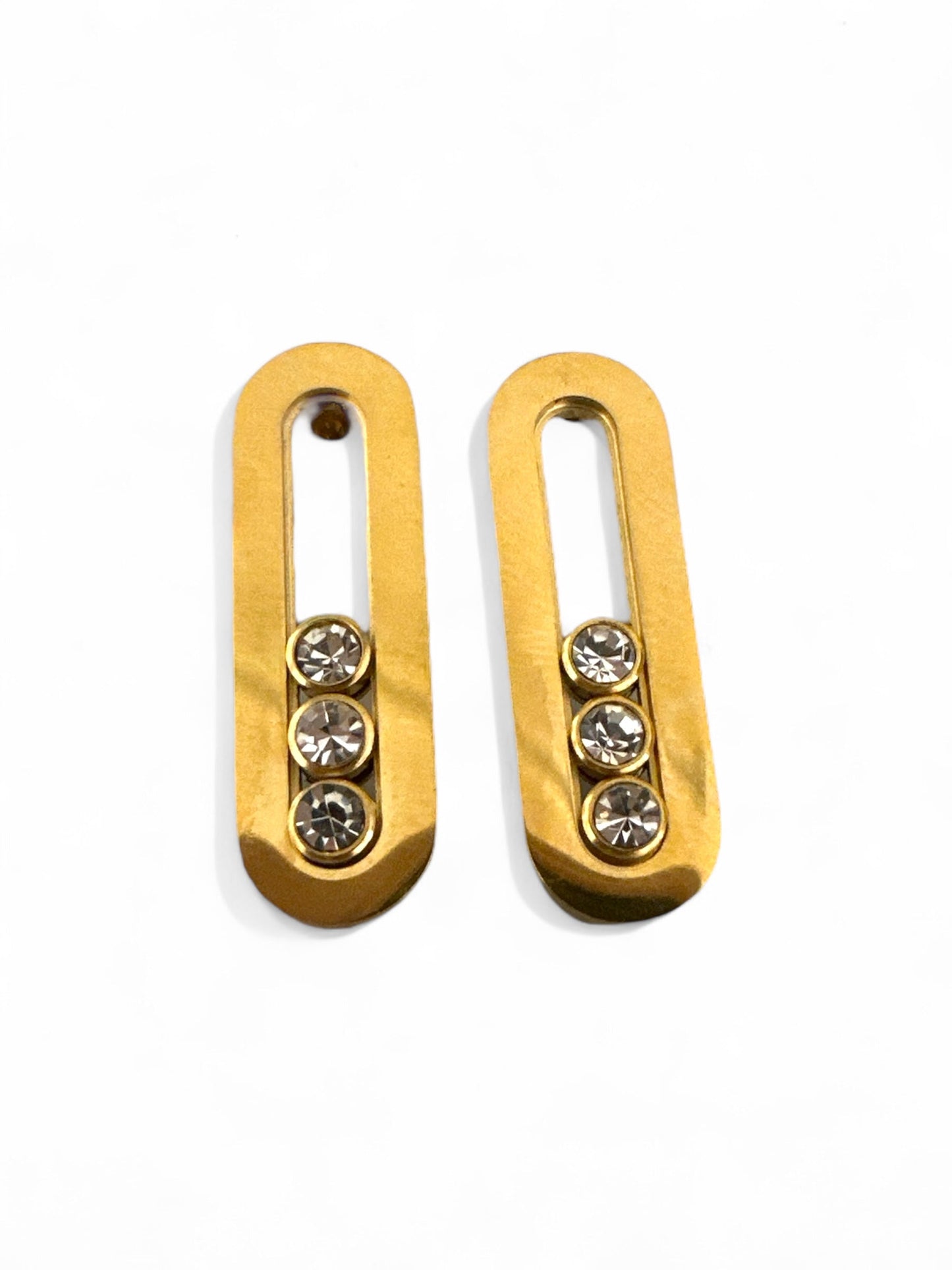Ατσάλινα σκουλαρίκια με τρεις πέτρες ζιργκόν σε ματ χρυσό ή ασημί – So Cute by Dimi χονδρική
