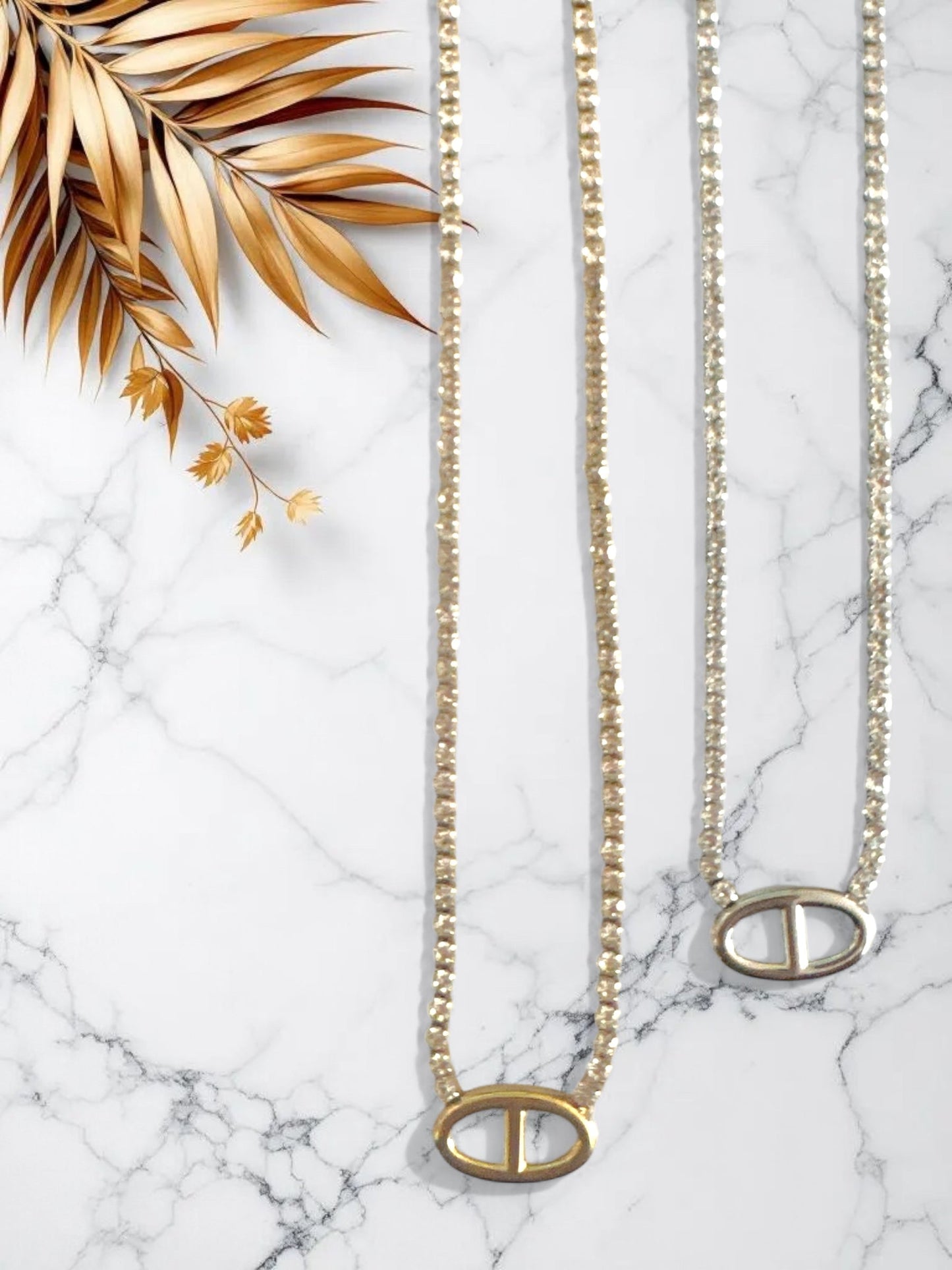 Ατσάλινο κολιέ με στρας και luxury-inspired μοτίφ – So Cute by Dimi χονδρική