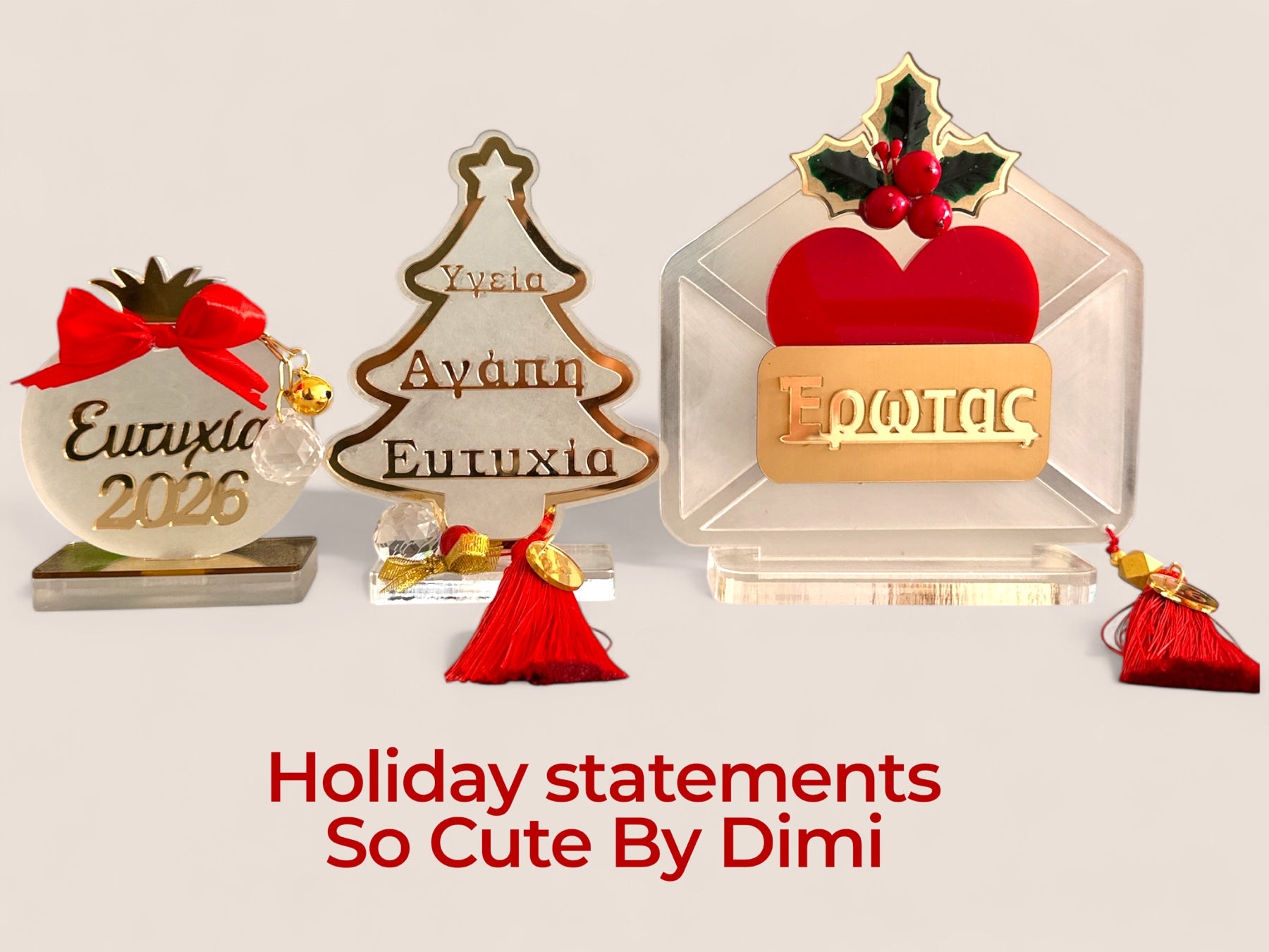 Holiday Statements So Cute by Dimi – επιτραπέζια γούρια 2026 από πλεξιγκλάς: ρόδι, δέντρο, φάκελος με καρδιά