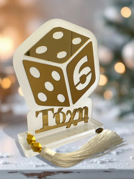 Χειροποίητο γούρι Τύχη από plexiglass με χρυσό ζάρι και λευκή φούντα – Χονδρική So Cute by Dimi