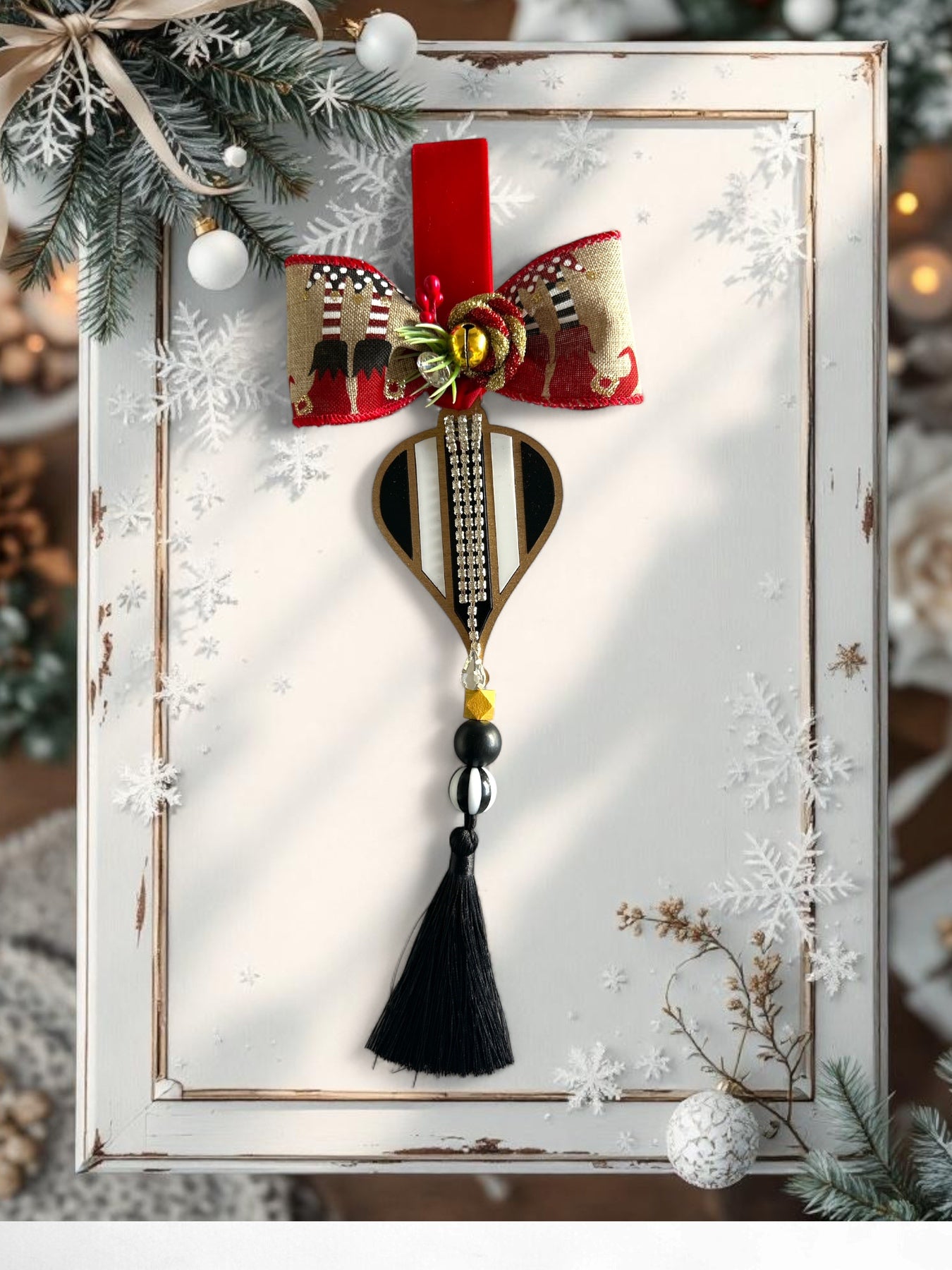 Κρεμαστό γούρι Masquerade Drop από plexiglass με κορδέλες, χάντρες & φούντα – Χονδρική So Cute by Dimi