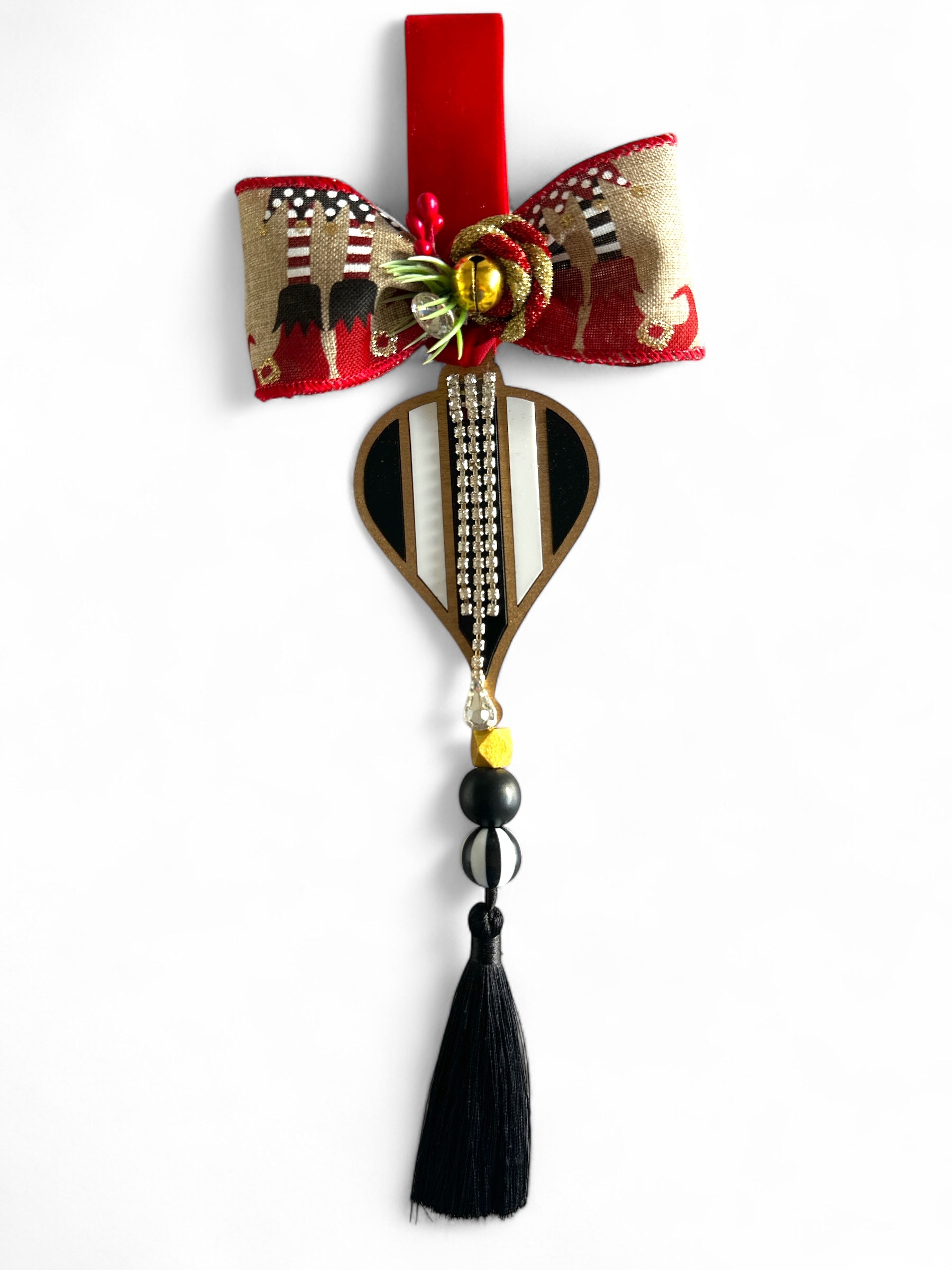 Κρεμαστό γούρι Masquerade Drop από plexiglass με κορδέλες, χάντρες & φούντα – Χονδρική So Cute by Dimi