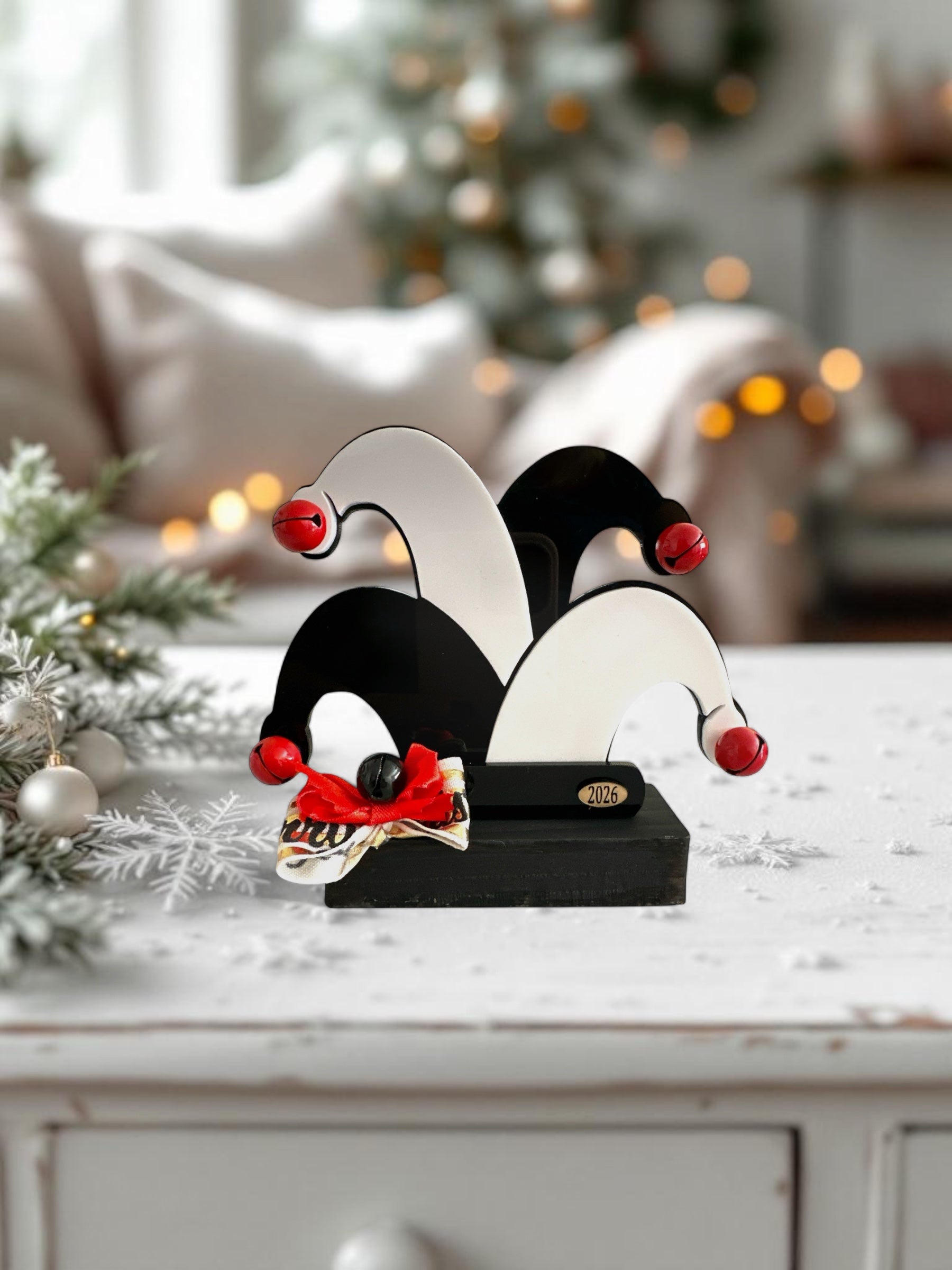 Επιτραπέζιο γούρι Masquerade Jester με ξύλινη βάση, plexiglass & κουδουνάκια – Χονδρική So Cute by Dimi