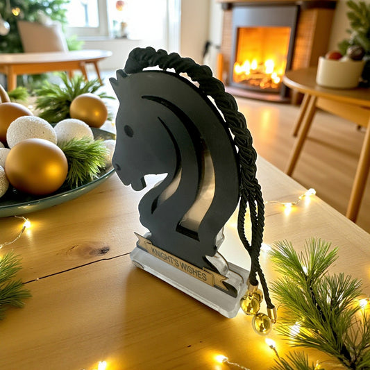 🤍✨ Επιτραπέζιο Γούρι 2026 Knight Horse – Knight’s Wishes | Συλλογή CHESS BOLD | Plexiglass