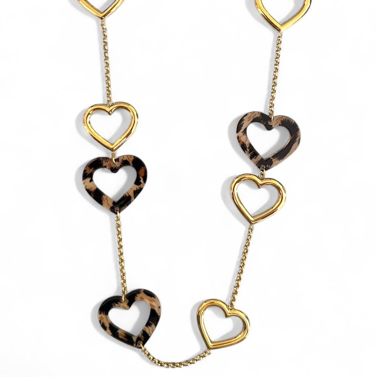 Χονδρικό ατσάλινο κολιέ με χρυσές και animal print καρδιές – So Cute Wholesale
