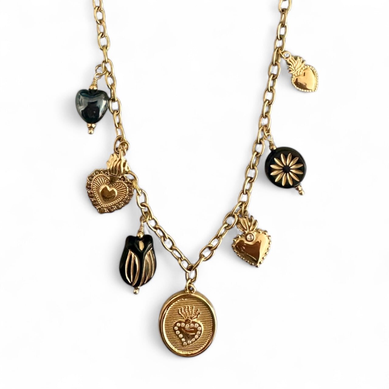 Χονδρική ατσάλινο κολιέ με charms σε χρυσό & μαύρο – So Cute  by DImi Wholesale