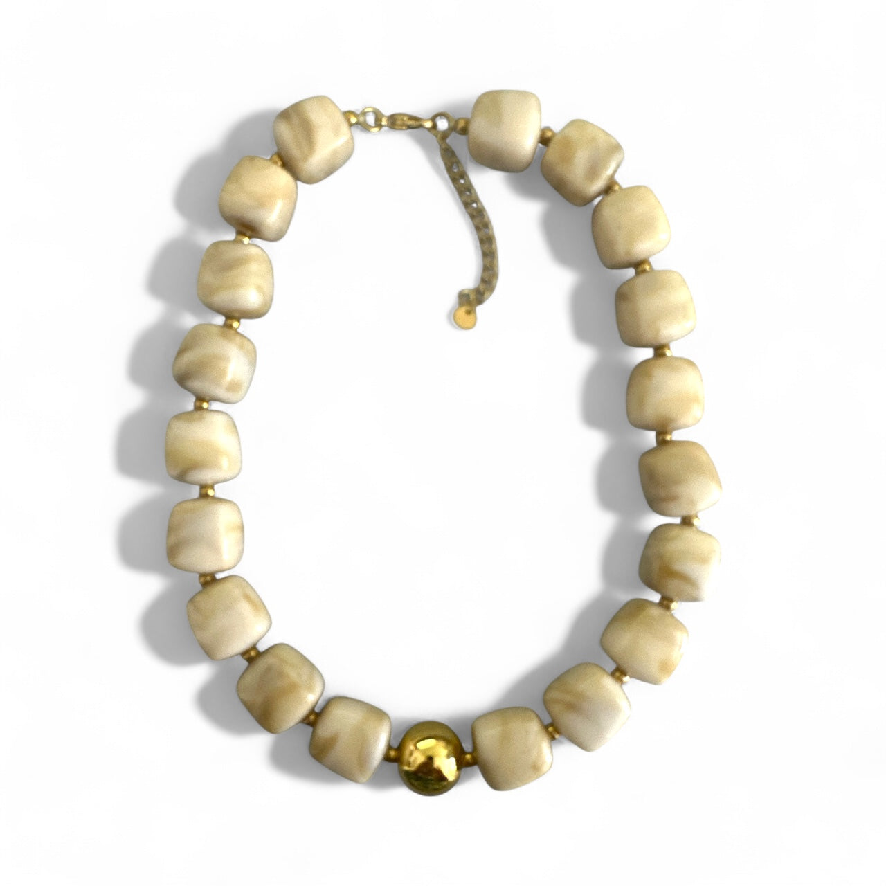 Χονδρική κολιέ με τετραγωνισμένες χάντρες & χρυσή στρογγυλή λεπτομέρεια – So Cute by Dimi