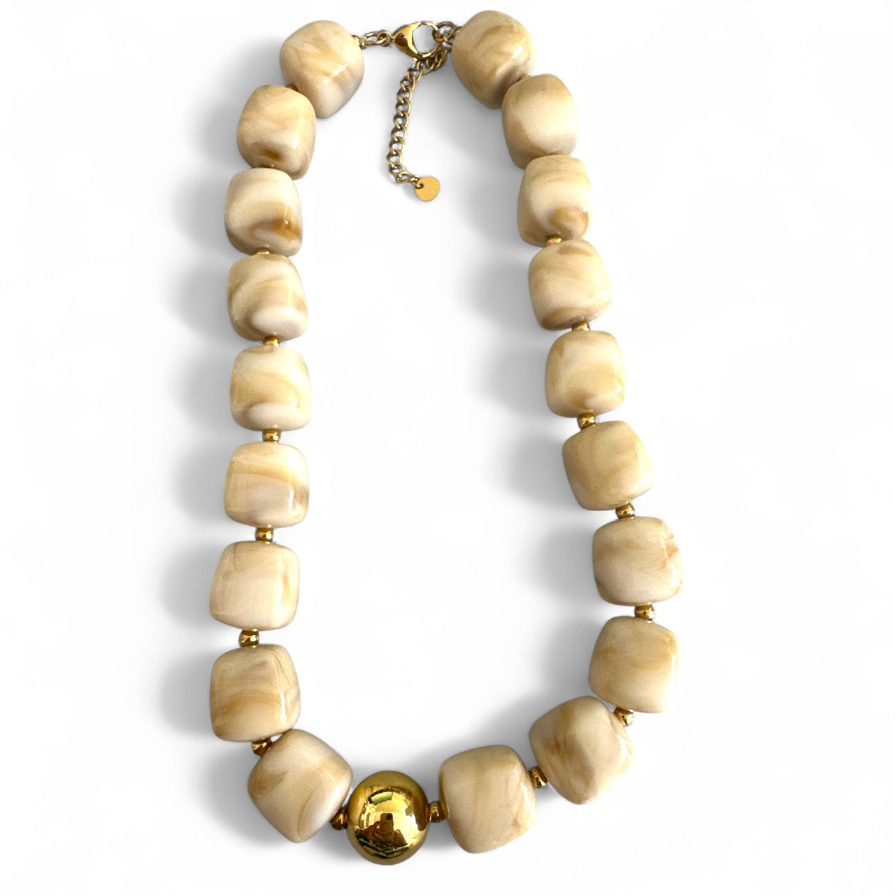 Χονδρική κολιέ με τετραγωνισμένες χάντρες & χρυσή στρογγυλή λεπτομέρεια – So Cute by Dimi