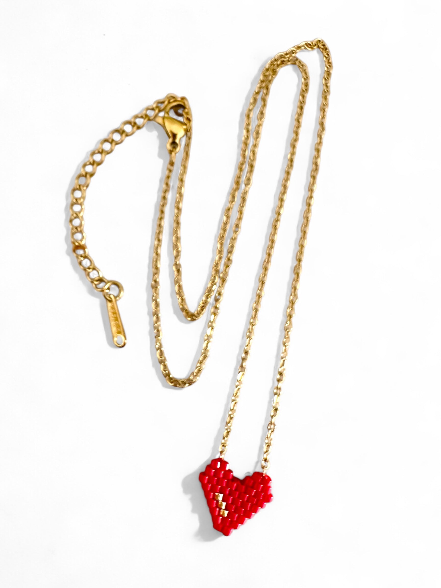 Golden Touch Heart ατσάλινο κολιέ Miyuki με κόκκινη καρδιά – Χονδρική So Cute by Dimi