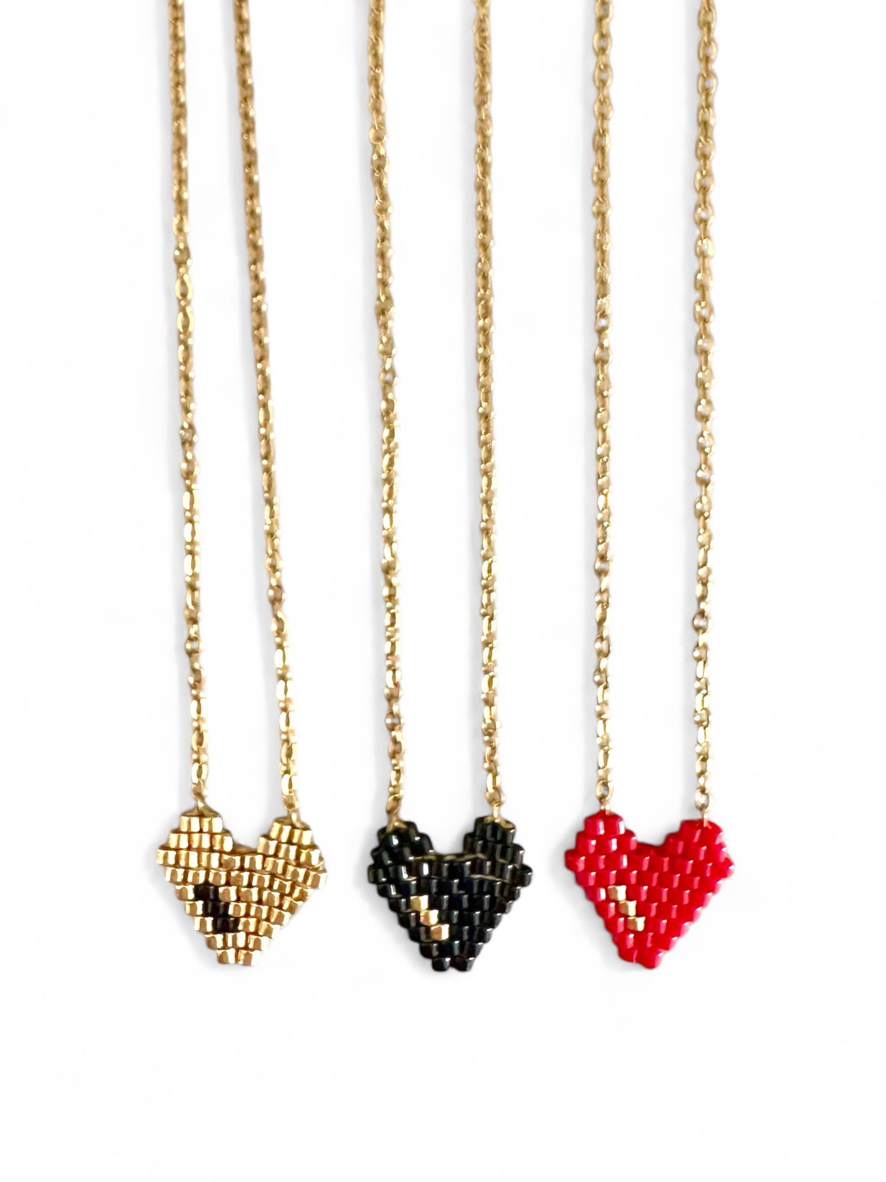 Golden Touch Heart ατσάλινο κολιέ Miyuki με καρδιά και 3 χρυσές χάντρες – So Cute by Dimi