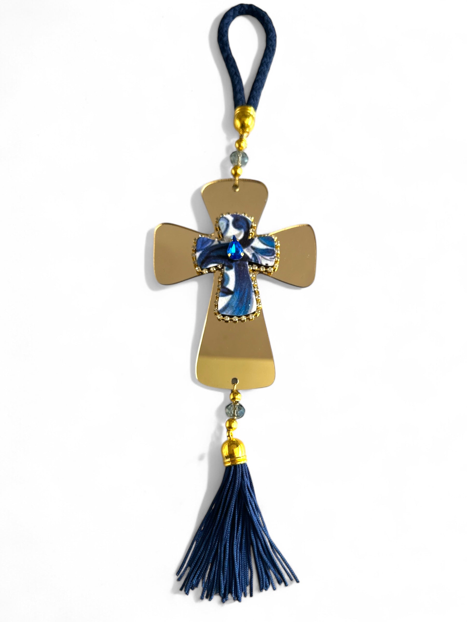 Γούρι 2026 κρεμαστός σταυρός με κρύσταλλο, στρας & φούντα – Greek Wishes Χονδρική So Cute by Dimi