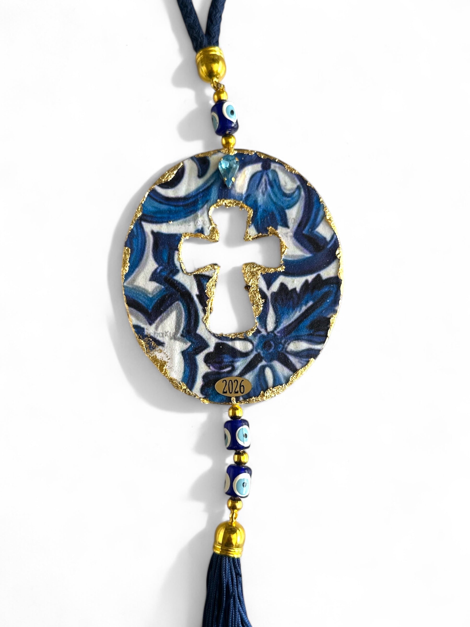 Γούρι 2026 οβάλ σταυρός με μάτια & φούντα – Greek Wishes Χονδρική So Cute by Dimi