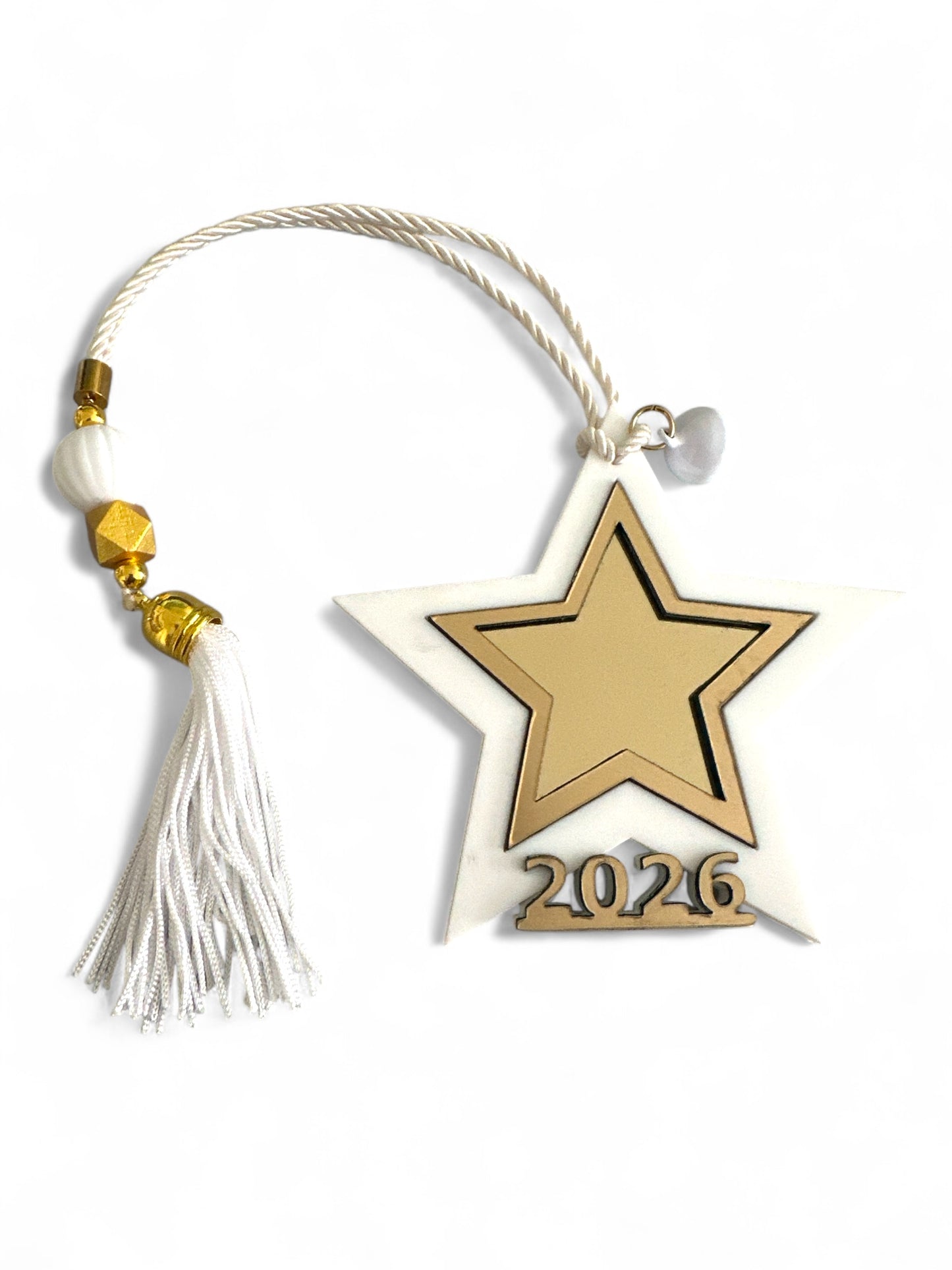 Χονδρικό γούρι αστέρι 2026 σε λευκό–χρυσό plexiglass με φούντα – Συλλογή Symbolic Luxe – So Cute by Dimi