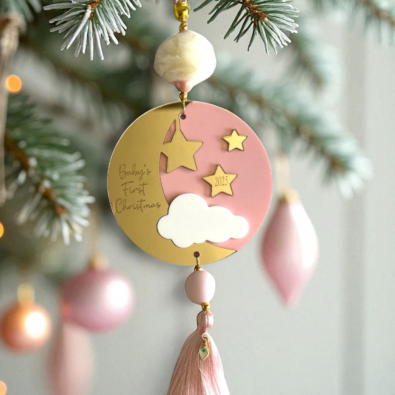 Χονδρικό γούρι Baby’s First Christmas plexiglass ροζ  με φούντα – So Cute by Dimi