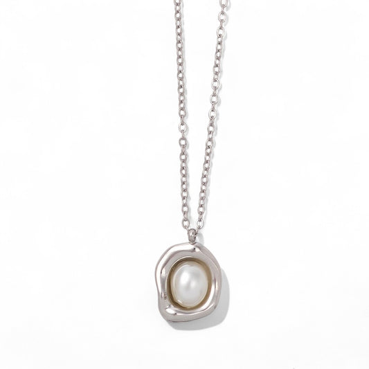 ⚡🚚 Κολιέ Pearl Melt – Ατσάλινο με Ακανόνιστο Πλαίσιο