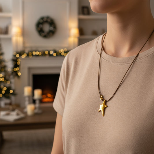 Κολιέ γούρι 2026 με αστέρι από ζαμάκ – So Cute by Dimi Wholesale