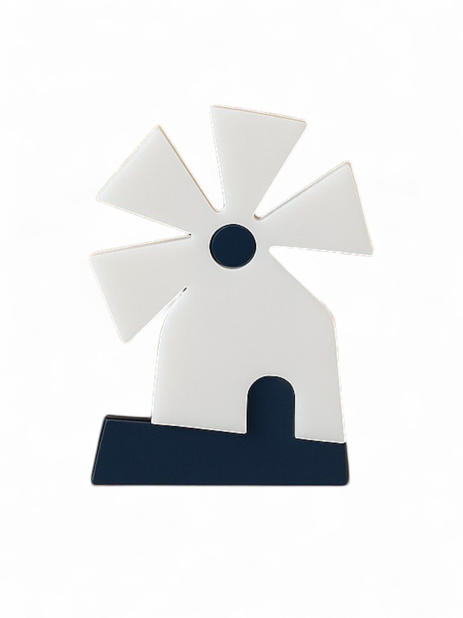 Μαγνητάκι ανεμόμυλος από λευκό και μπλε πλεξιγκλάς με μινιμαλιστικό στυλ