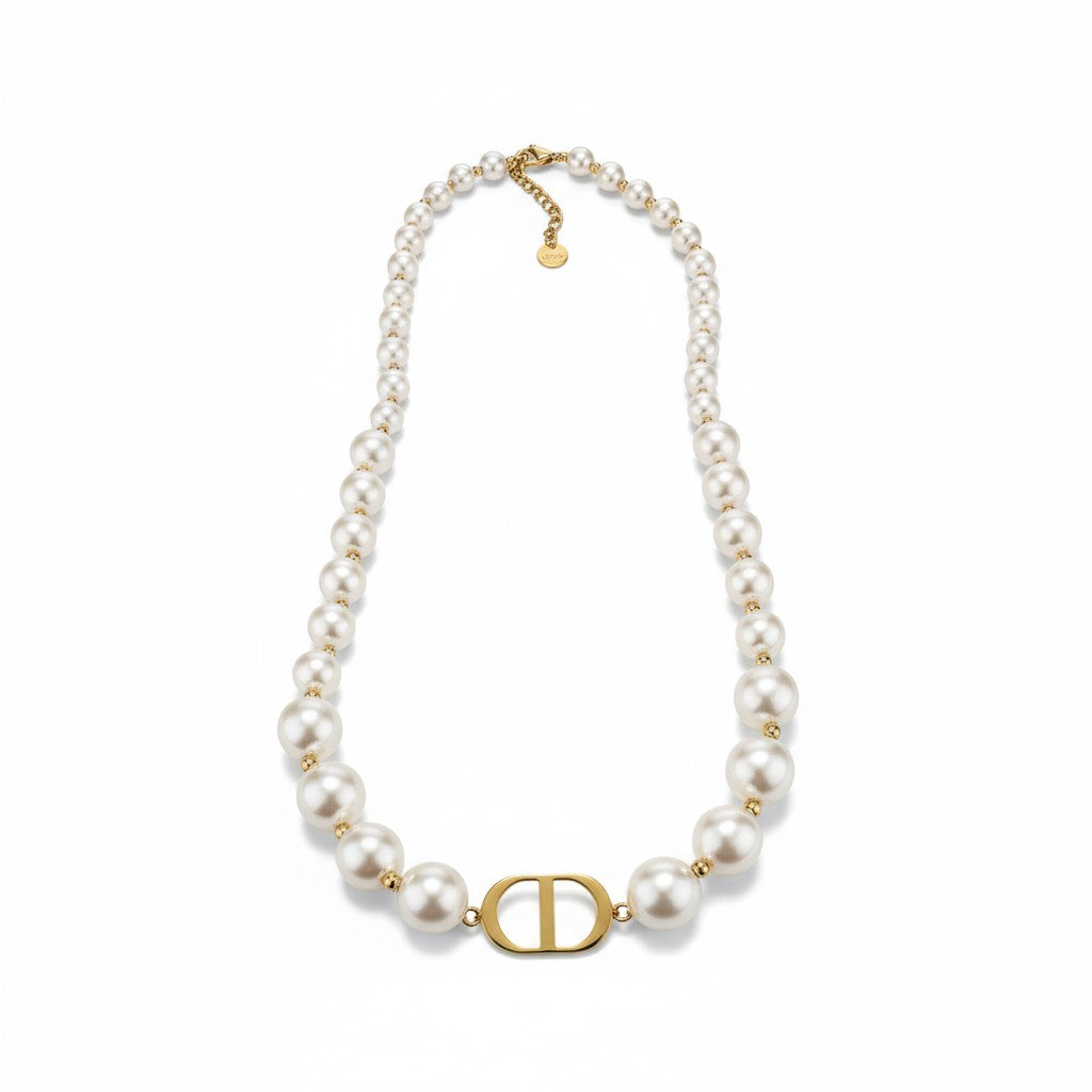 ⚡🚚 Pearl Emblem Necklace