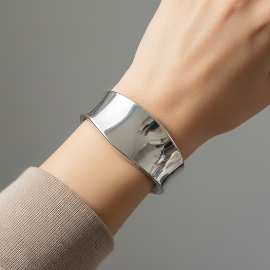 Copper bangle με κυματιστή φόρμα σε ασημί – So Cute by Dimi