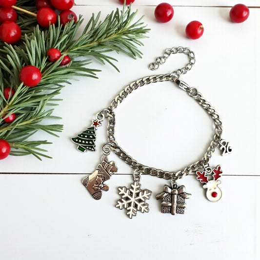 Χειροποίητο ατσάλινο βραχιόλι γούρι με charms τάρανδο, δέντρο & δώρο – So Cute by Dimi
