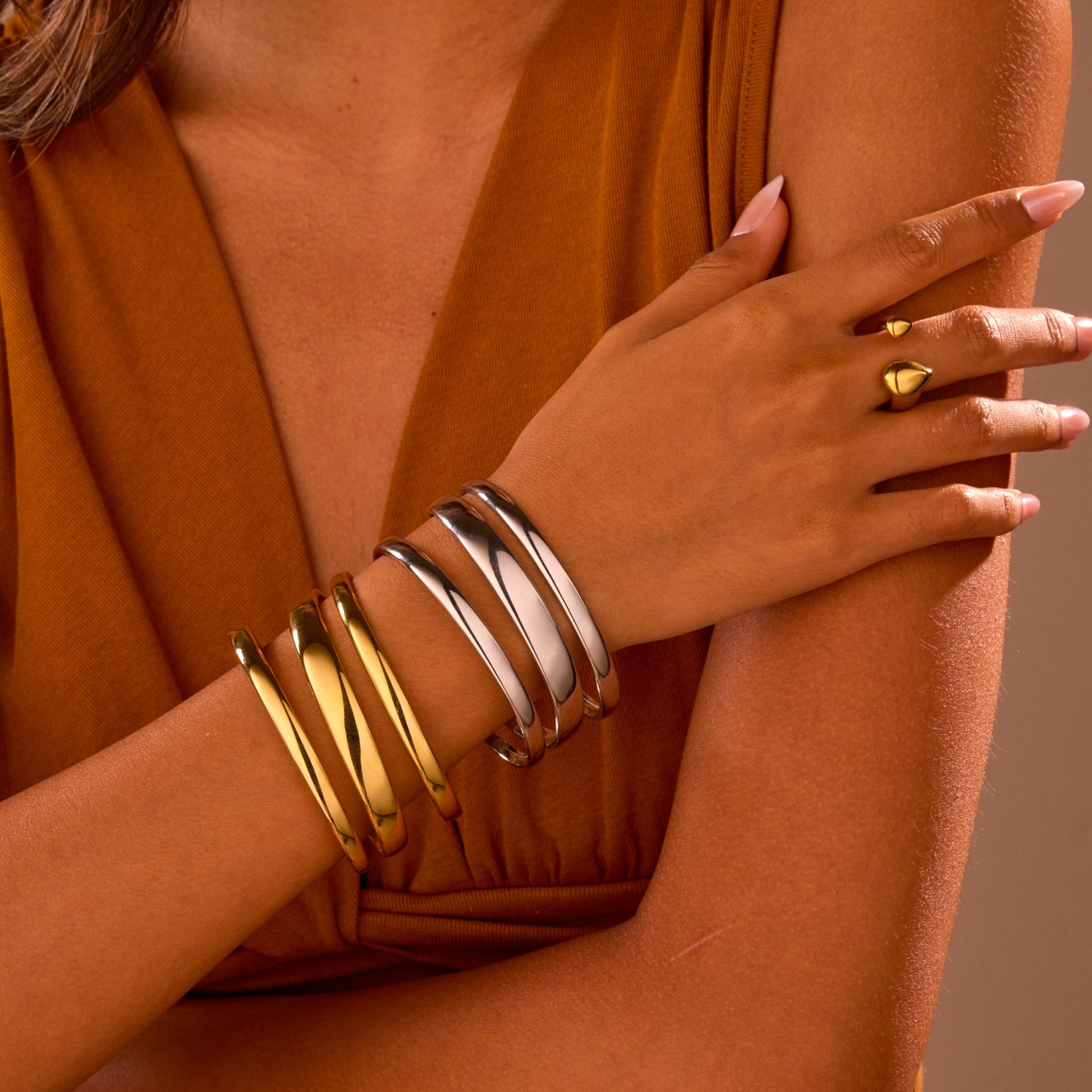 Βραχιόλι cuff triple layer από ατσάλι σε χρυσό και ασημί – Χονδρική So Cute by Dimi