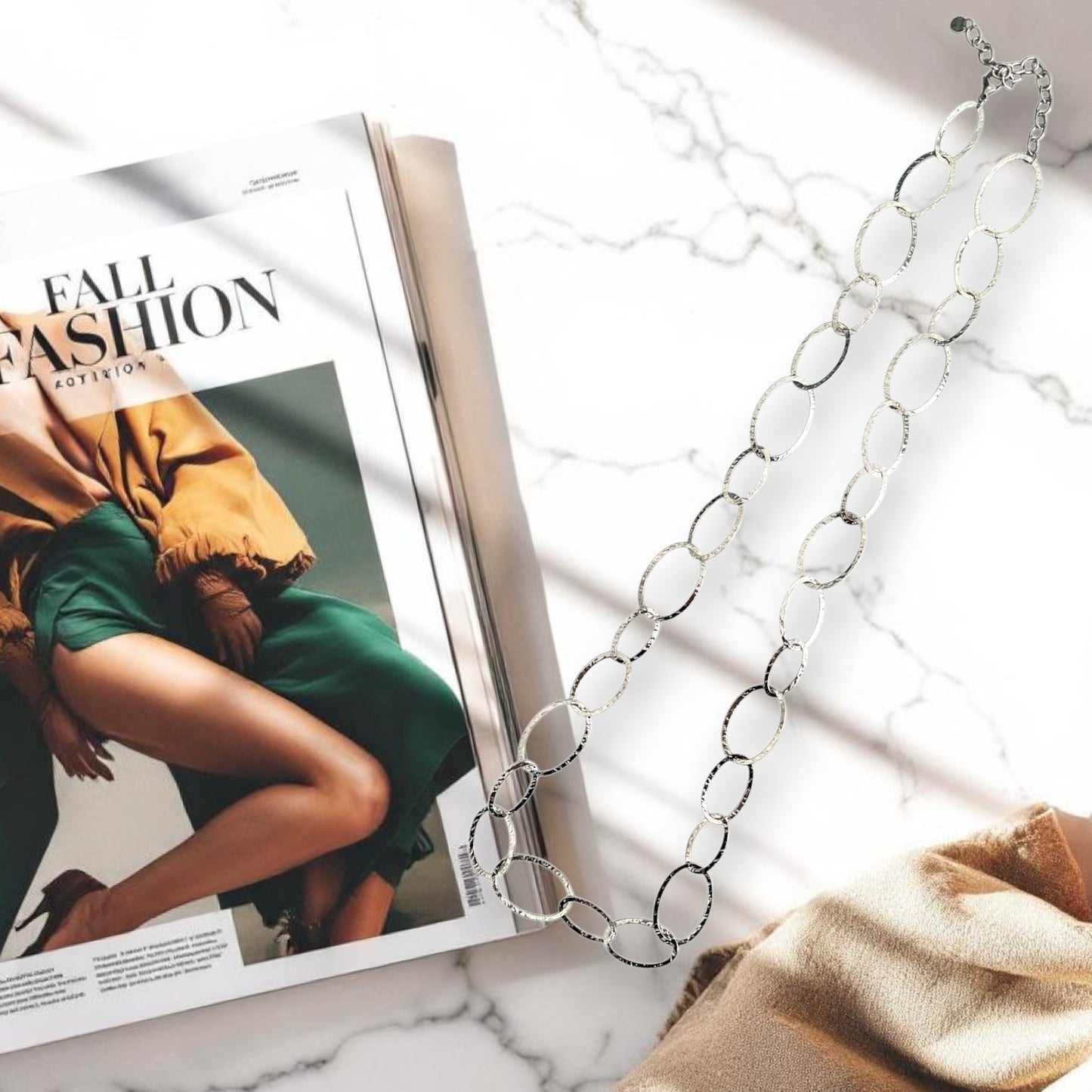 Ατσάλινο κολιέ με σφυρήλατους oval κρίκους σε ασημί – So Cute Wholesale