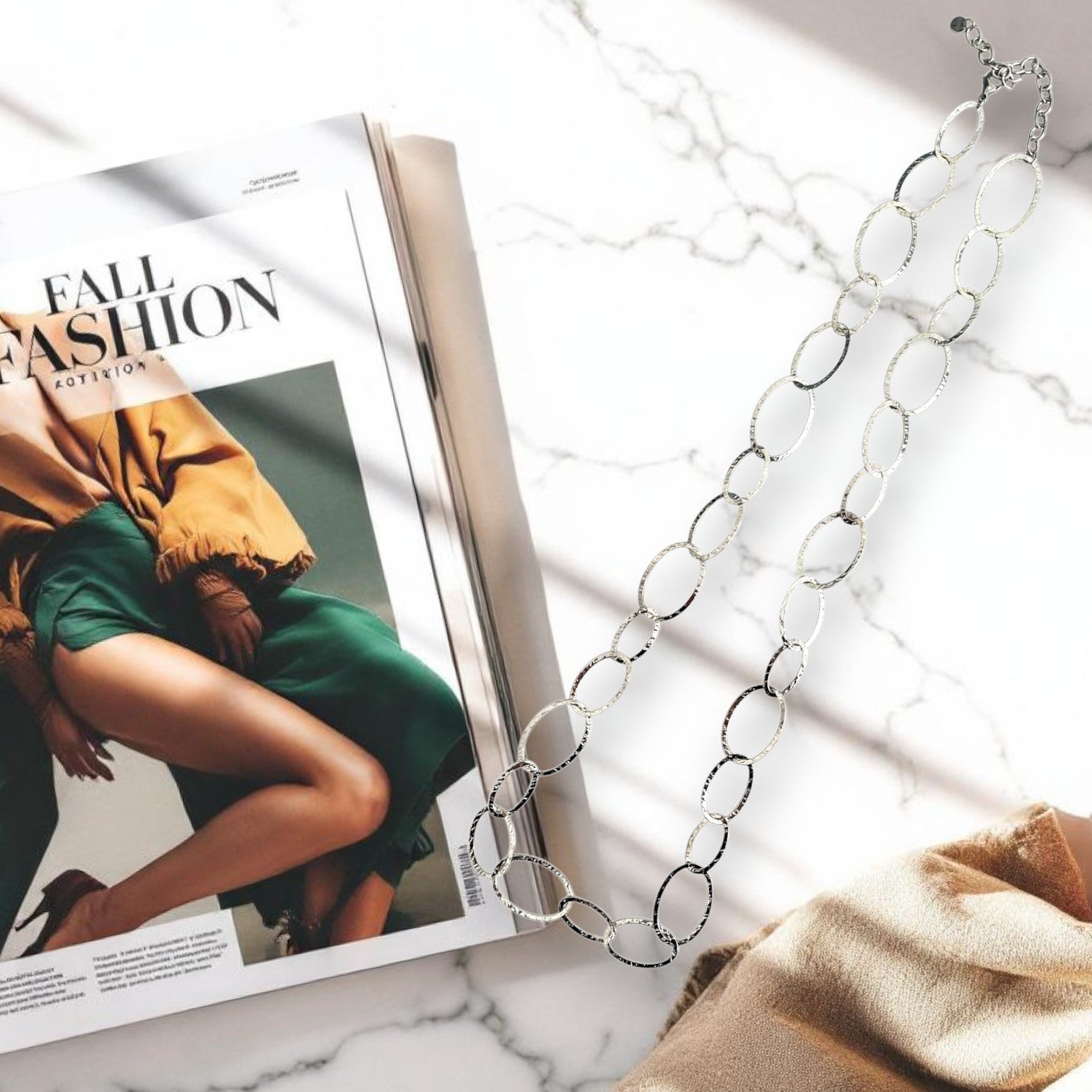 Ατσάλινο κολιέ με σφυρήλατους oval κρίκους σε ασημί – So Cute Wholesale