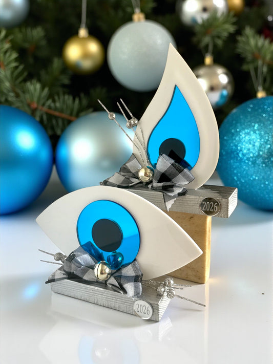 Γούρια 2026 σταγόνα και οβάλ με μάτι plexiglass με ξύλινη βάση και φιόγκο – Χονδρική So Cute by Dimi