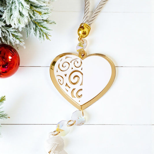 🤍✨ Καρδιά με Κρύσταλλα – Χειροποίητο Κρεμαστό Γούρι 2026