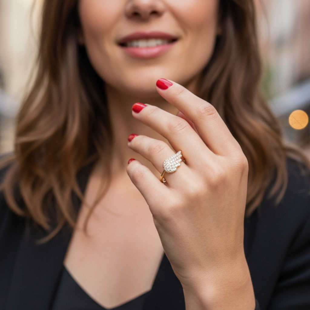 Crystal Angel Ring – Ατσάλινο Δαχτυλίδι με Φτερό Αγγέλου & Ζιργκόν | So Cute by Dimi Χονδρική
